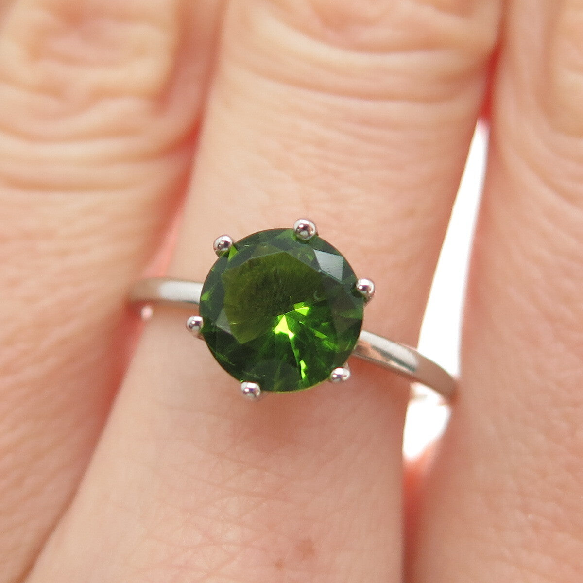 DAZZLERS 925 Sterling Silver Round-Cut Nano Peridot Ring Size 7