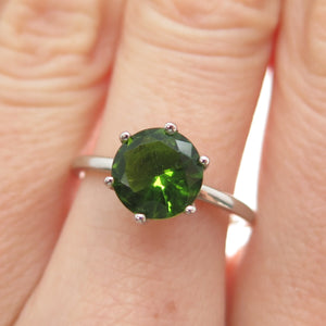DAZZLERS 925 Sterling Silver Round-Cut Nano Peridot Ring Size 7