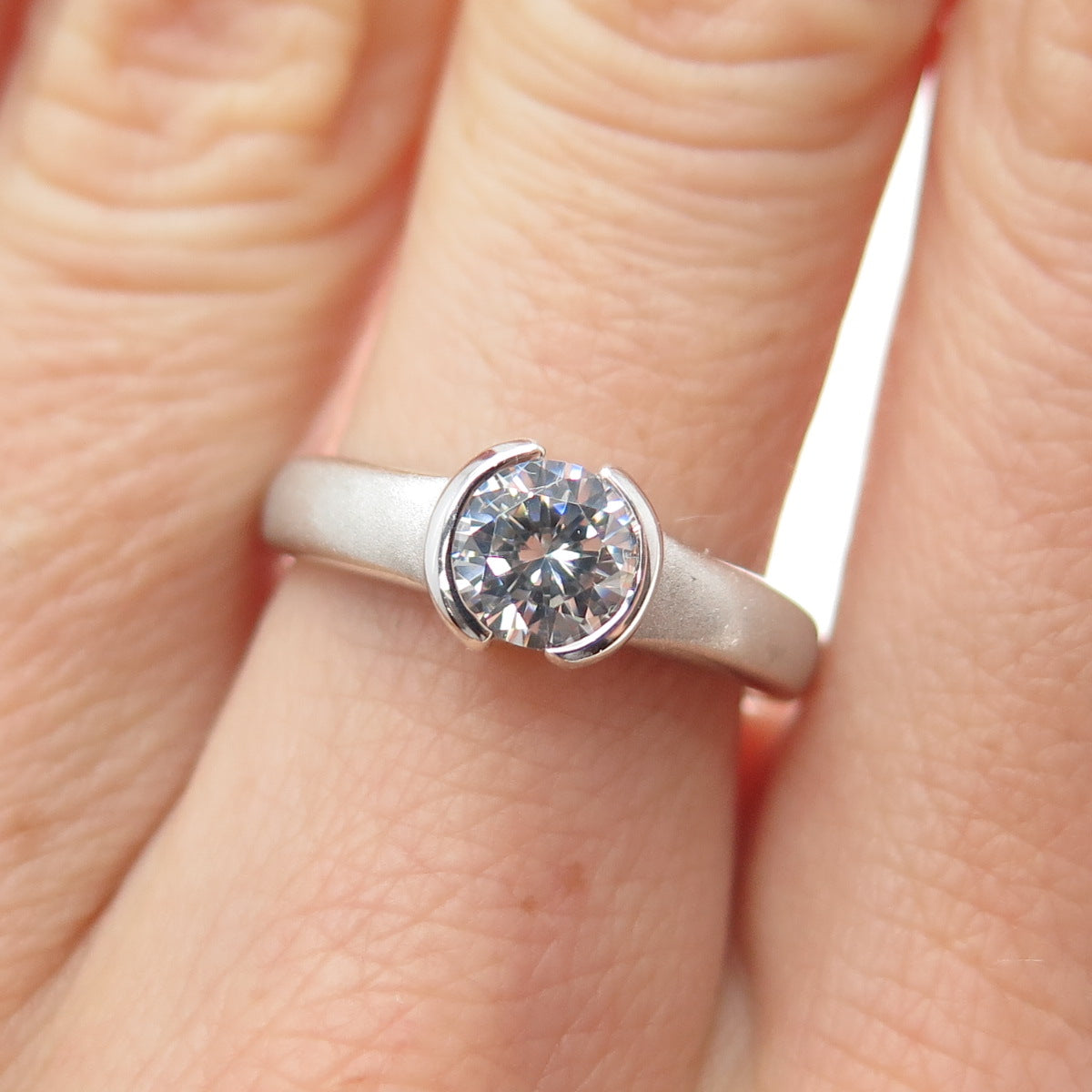 925 Sterling Silver Round-Cut C Z Promise Ring Size 6.75