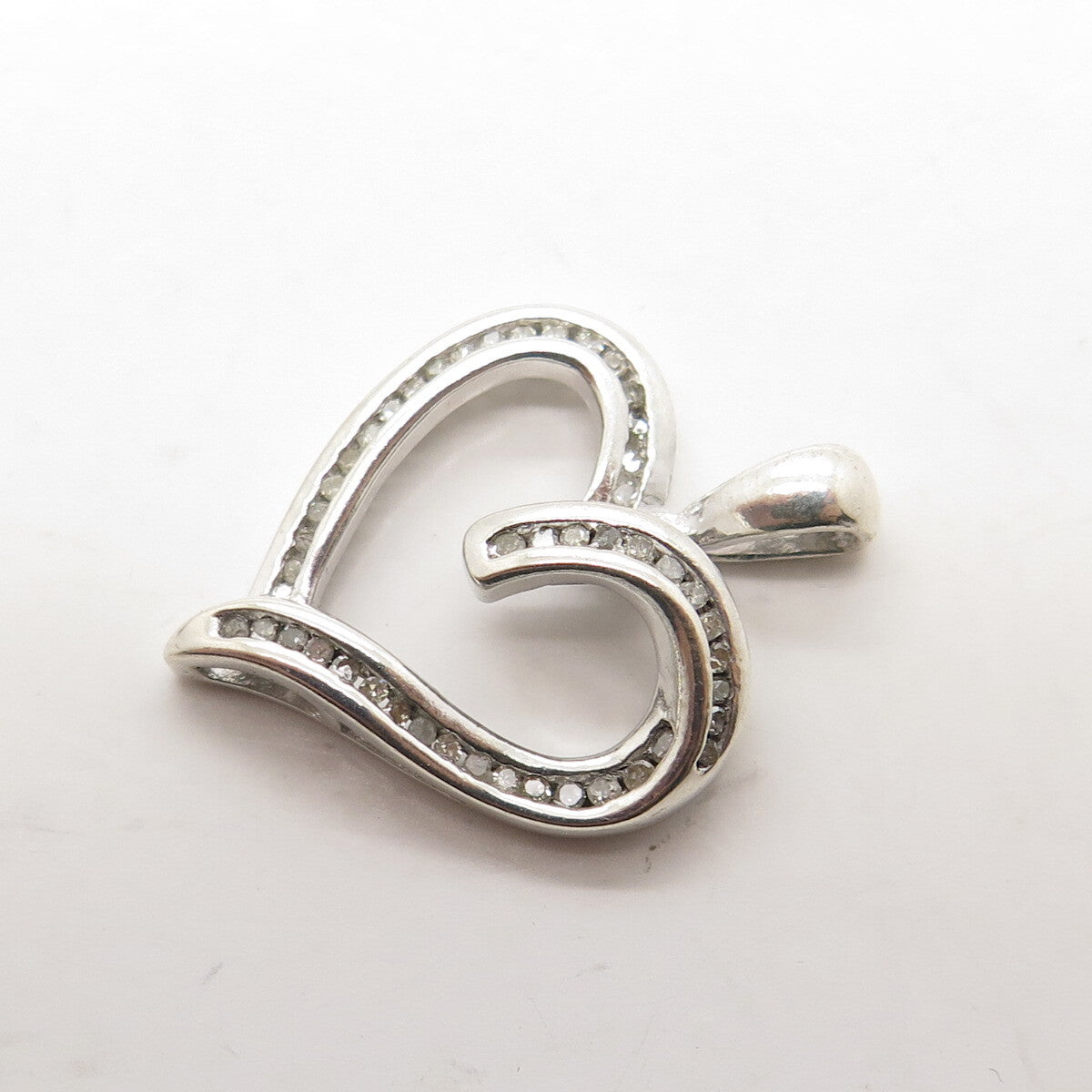 HN HENG NGAI 925 Sterling Silver Real Round-Cut Diamond Heart Pendant