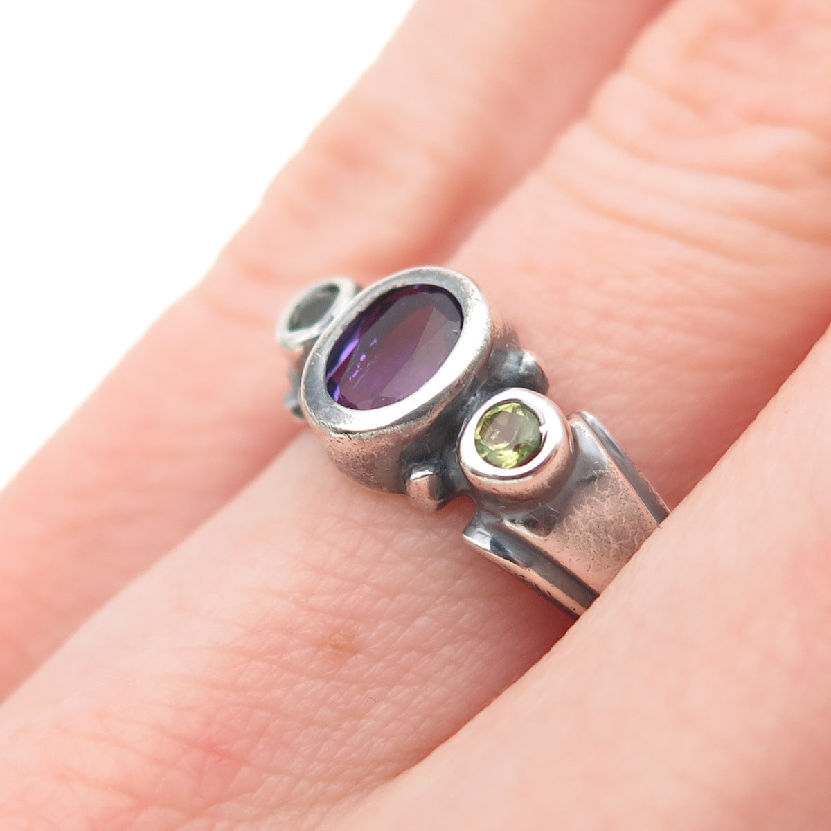 SAJEN 925 Sterling Silver Vintage Real Amethyst & Peridot Oxidized Ring Size 6