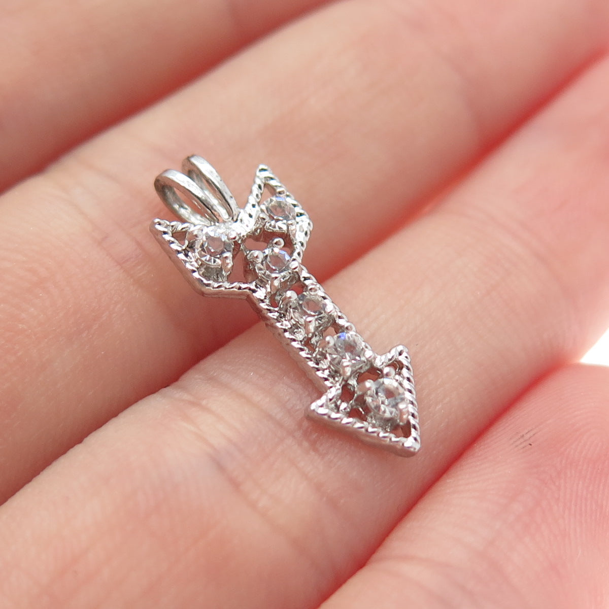 925 Sterling Silver Vintage Round-Cut C Z Arrow Minimalist Charm Pendant