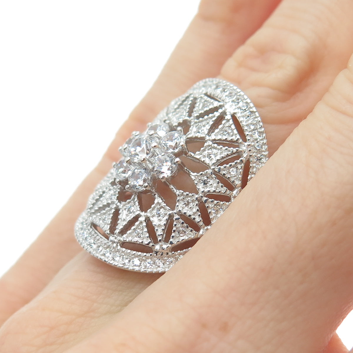 925 Sterling Silver Round-Cut C Z Sun / Flower Ring Size 5.5