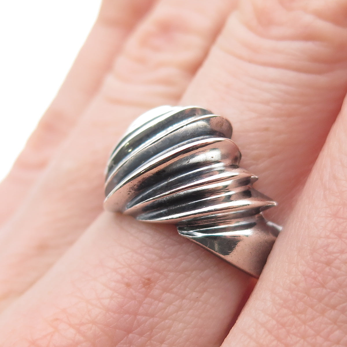925 Sterling Silver Vintage Modernist Ribbed Oxidized Ring Size 7