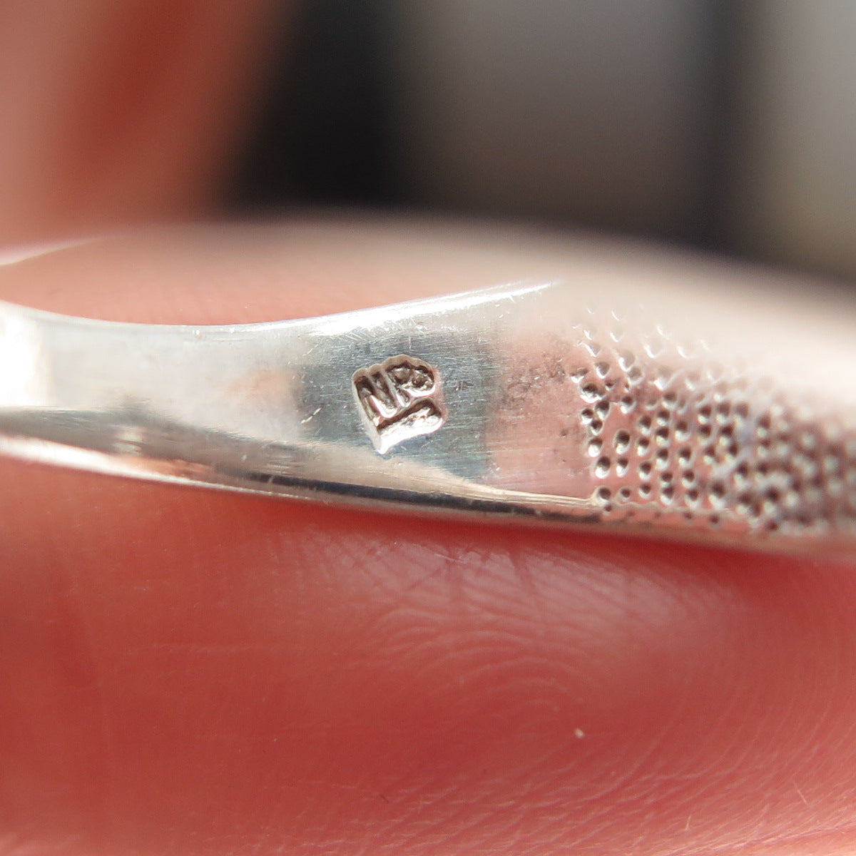 925 Sterling Silver Vintage Real MOP & Round-Cut C Z Ring Size 8