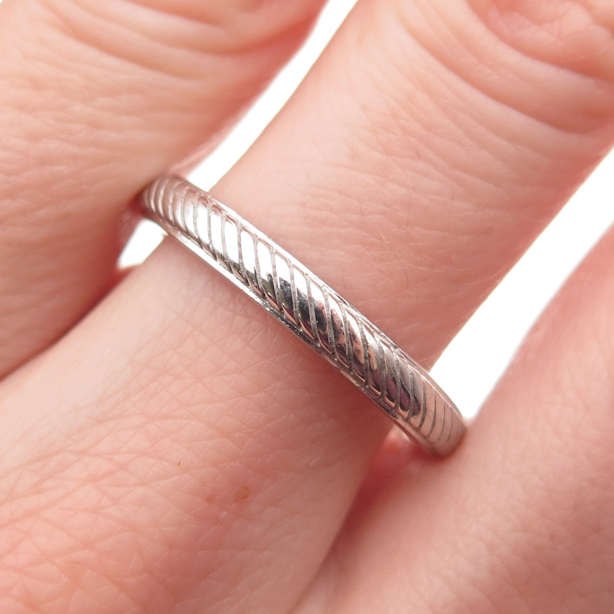 JUDITH RIPKA 925 Sterling Silver Vintage Ribbed Band Ring Size 9