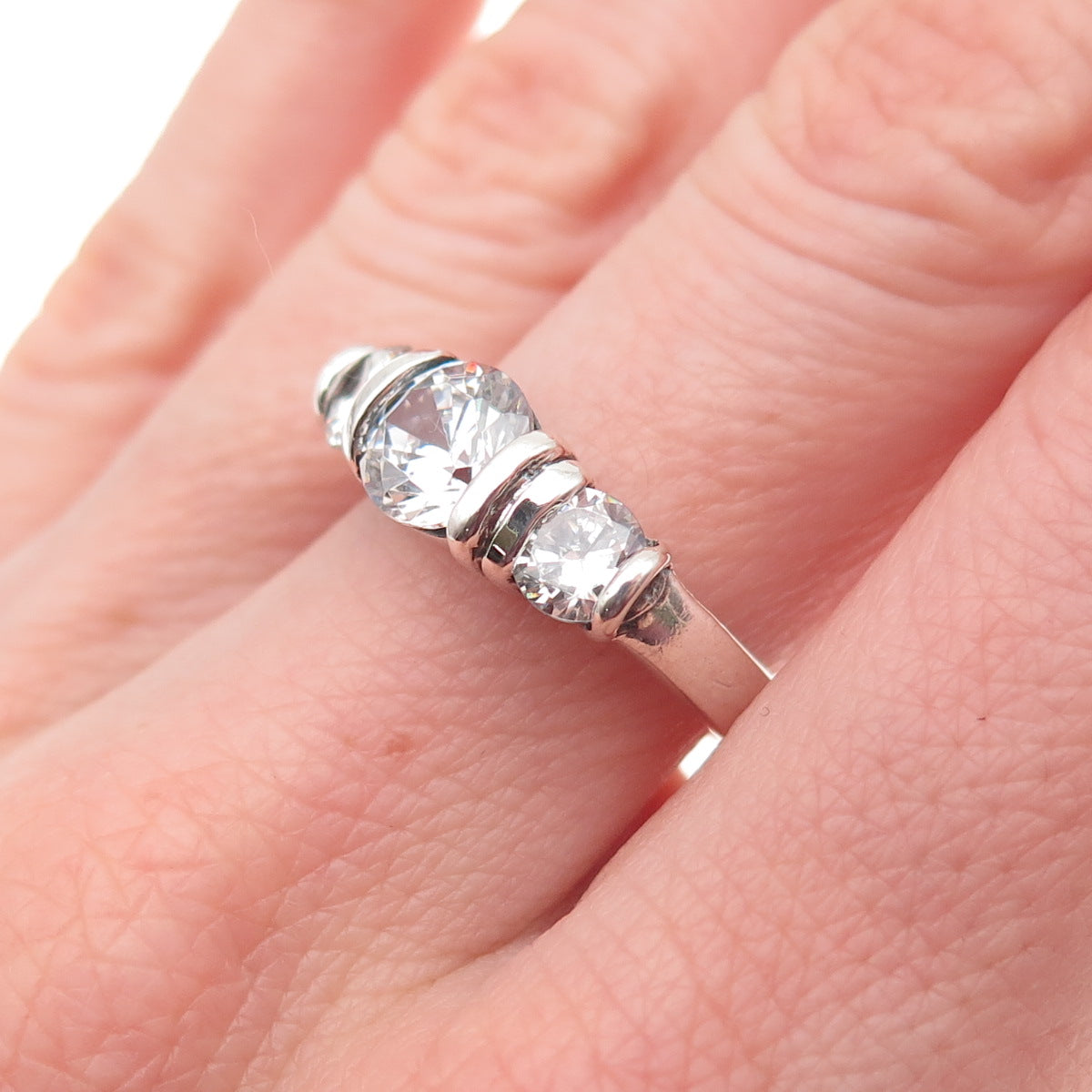 925 Sterling Silver Vintage Round-Cut C Z Engagement Ring Size 7.25