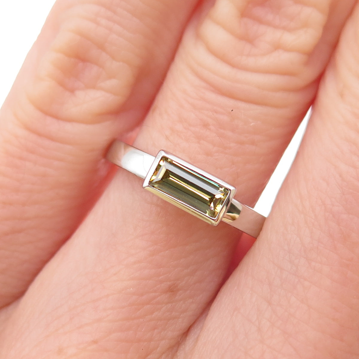 925 Sterling Silver Vintage Emerald-Cut Green C Z Ring Size 5.75