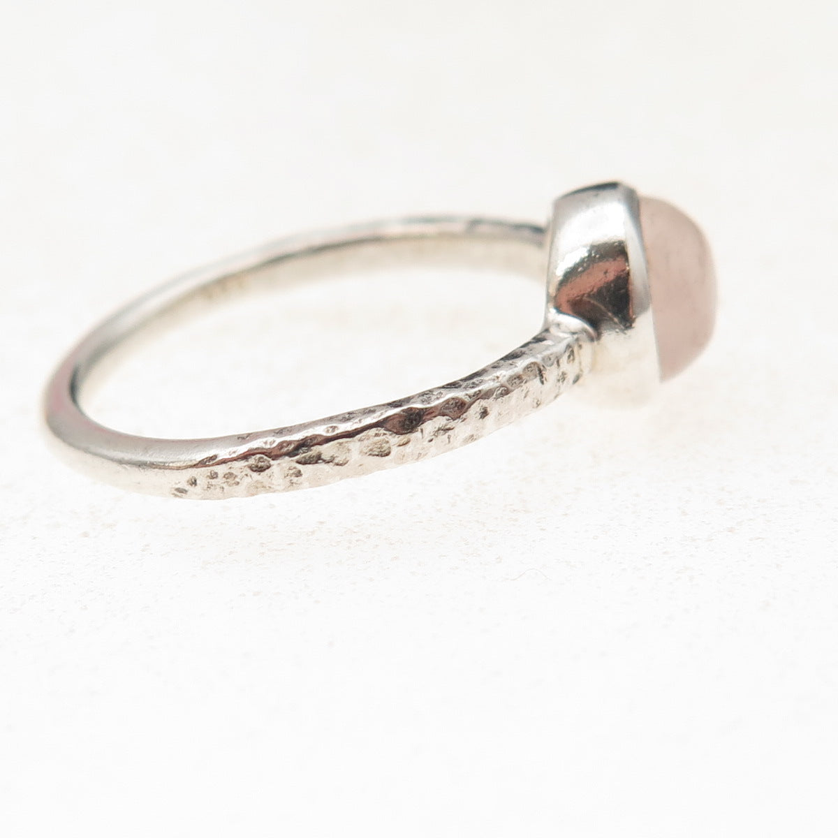 925 Sterling Silver Vintage Real Rose Quartz Hammered Ring Size 8.25