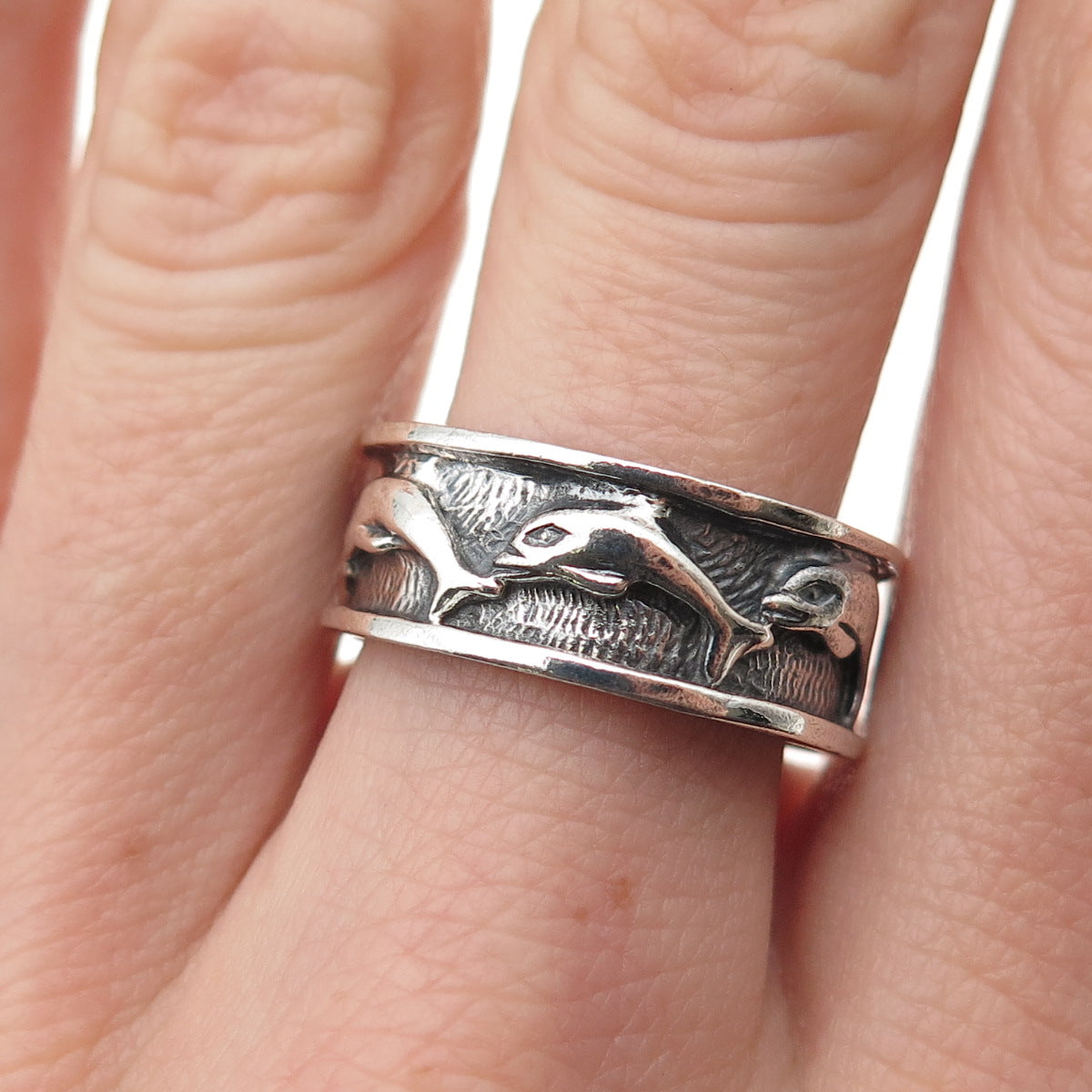 925 Sterling Silver Vintage Dolphin Oxidized Band Ring Size 8.25