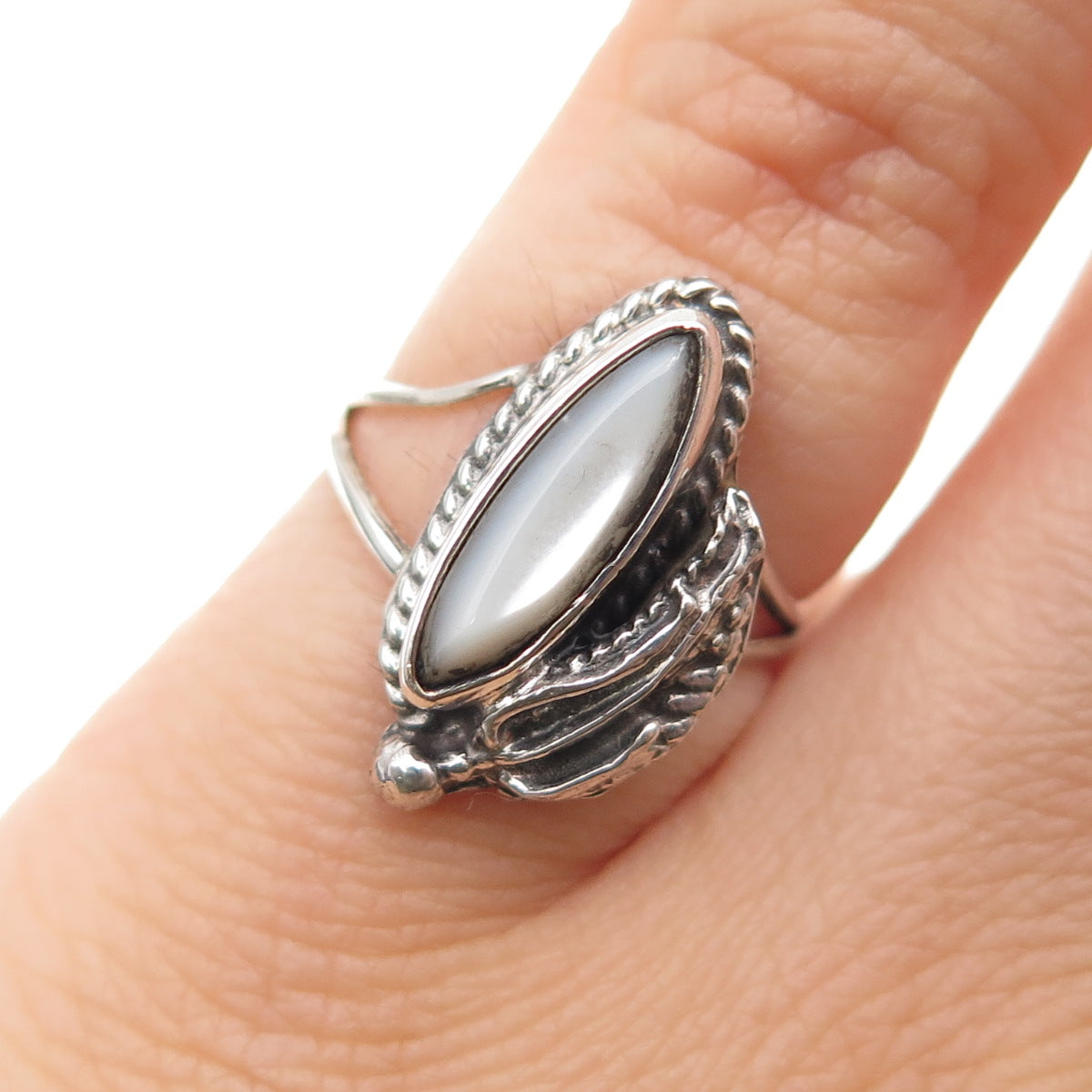 Old Pawn 925 Sterling Silver Vintage Southwestern MOP Feather Ring Size 4.5