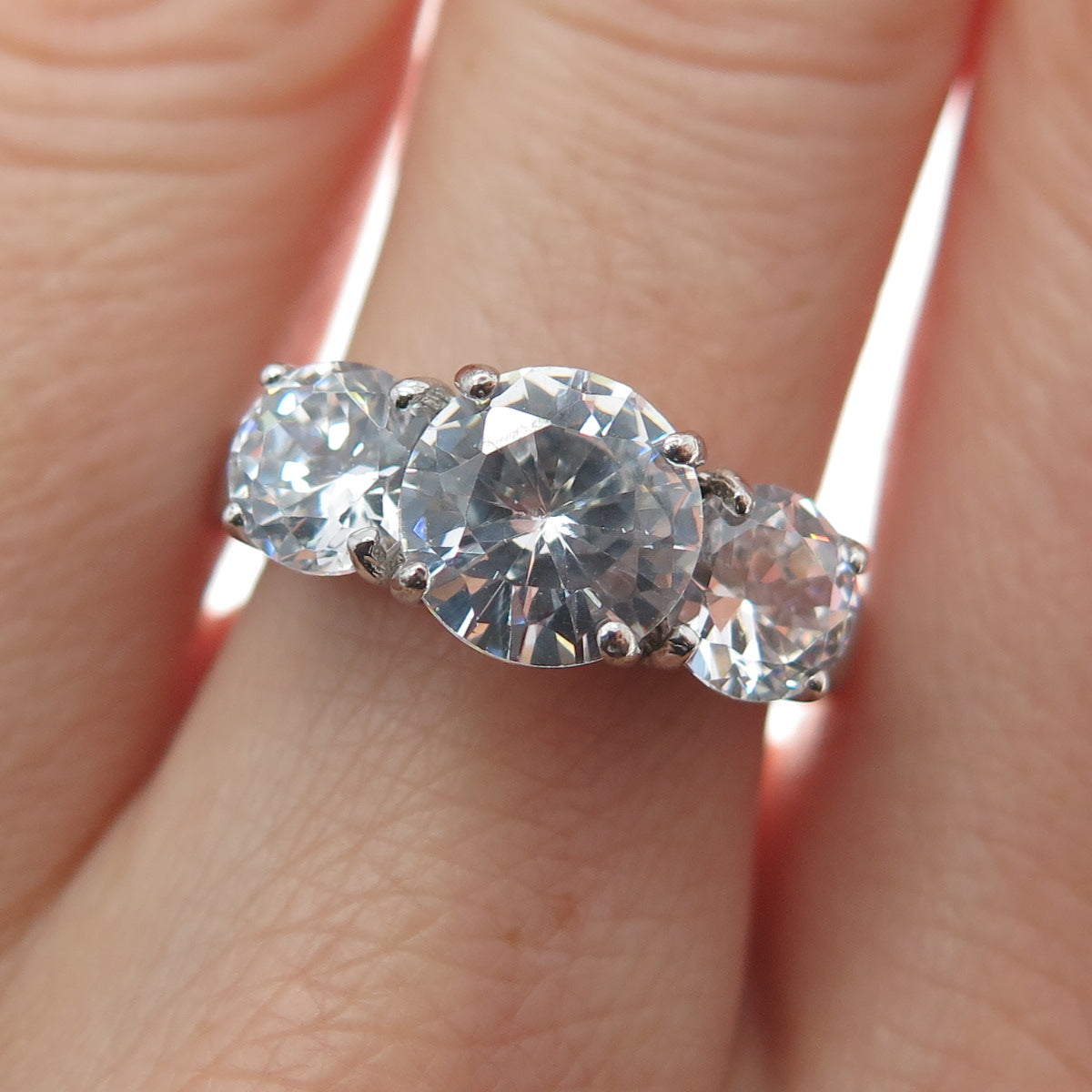 925 Sterling Silver Round-Cut C Z Engagement Ring Size 7.5