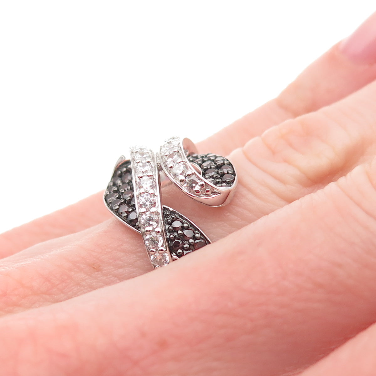 KEY STAR 925 Sterling Silver Round-Cut Black & White C Z Bypass Ring Size 5