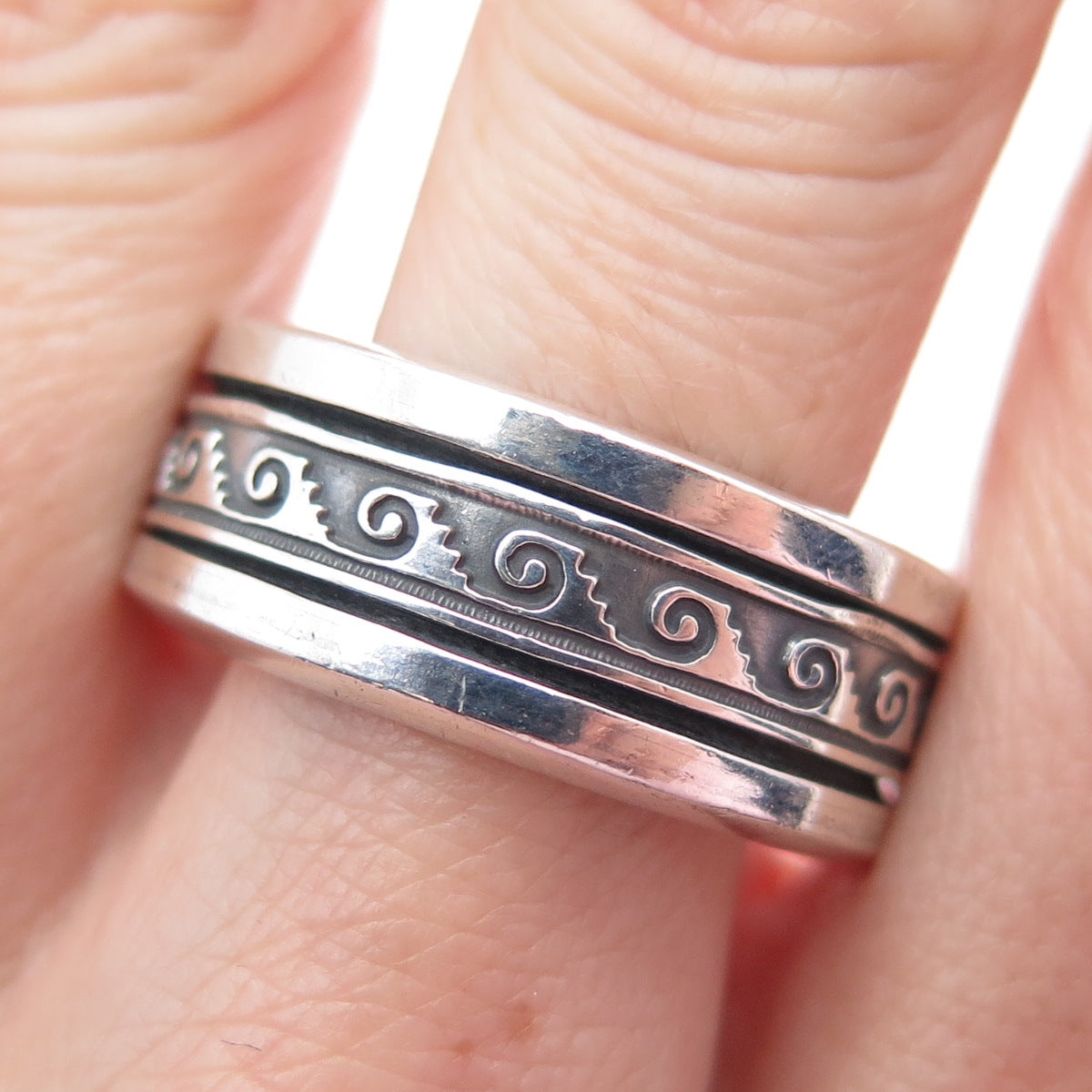 925 Sterling Silver Vintage Tribal Wave Oxidized Rotating Band Ring Size 12.75