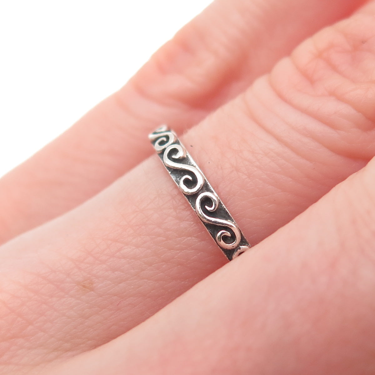 925 Sterling Silver Vintage Swirl Stackable Oxidized Band Ring Size 5.5