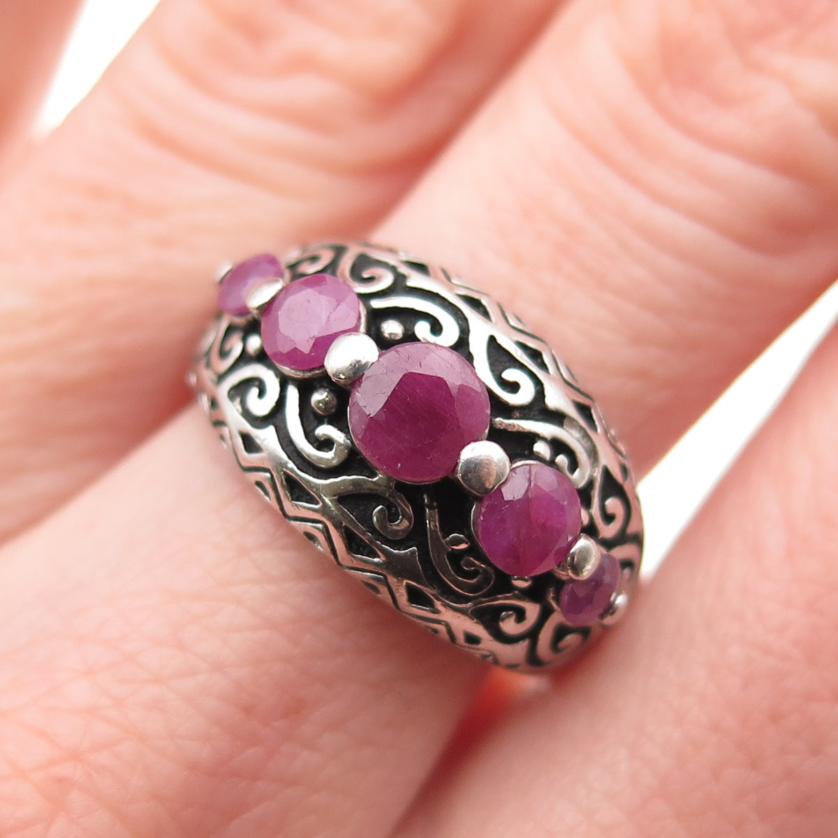 925 Sterling Silver Vintage Real Round-Cut Ruby Swirl Oxidized Ring Size 7