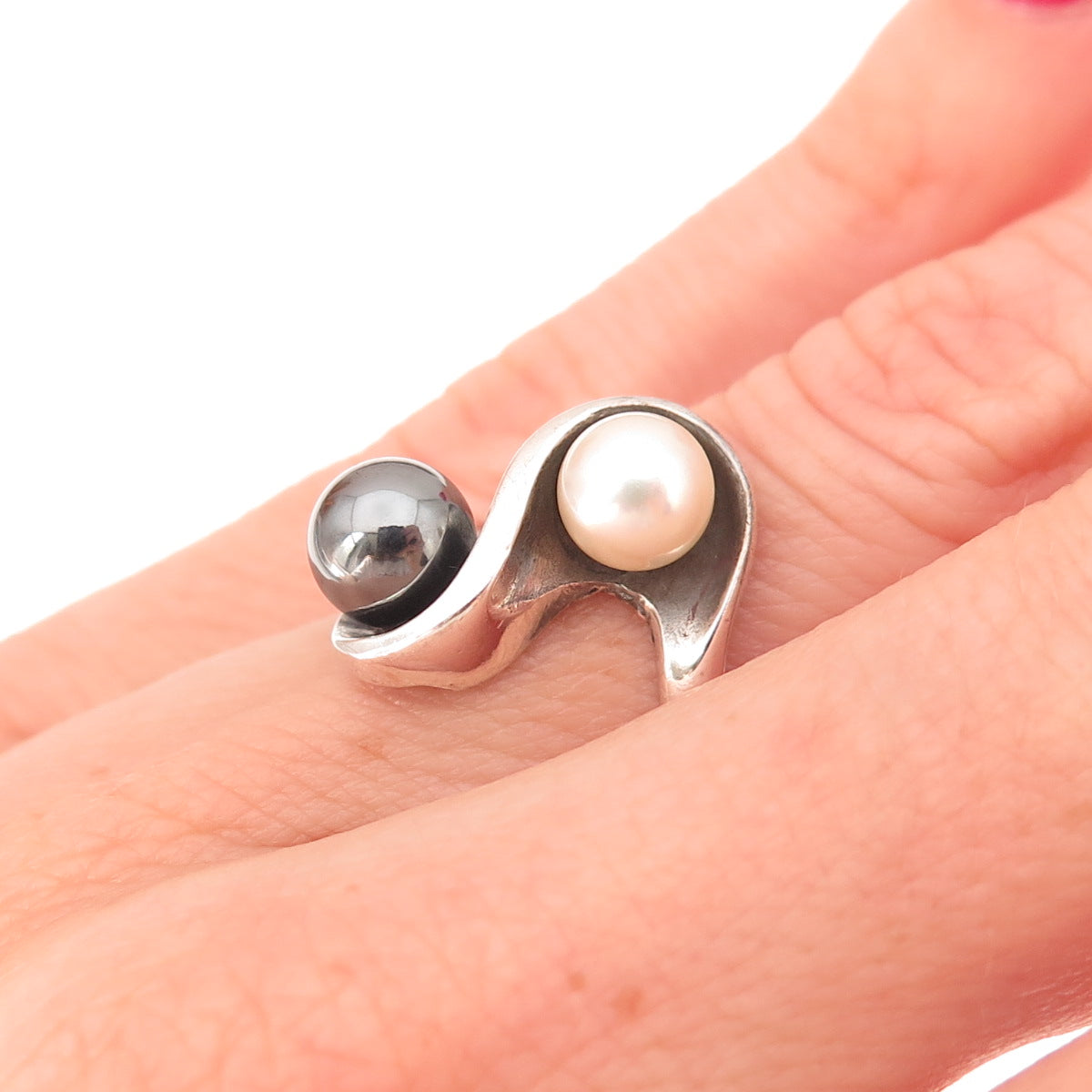925 Sterling Silver Vintage Real Pearl & Hematite Modernist Ring Size 4.75