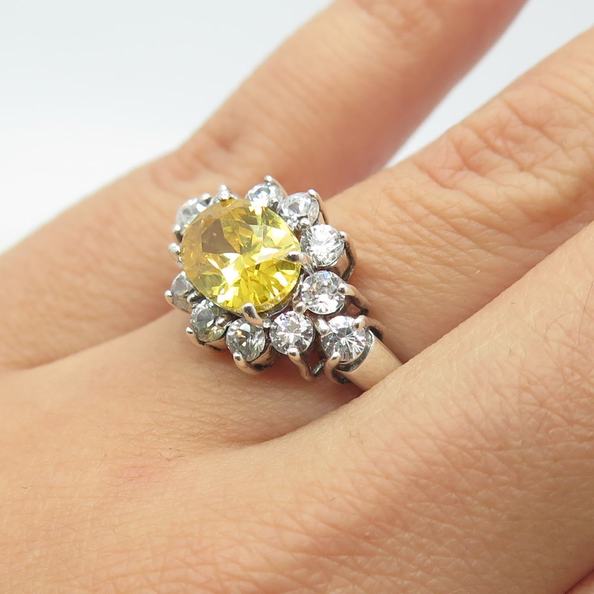 925 Sterling Silver Oval & Round-Cut Canary & White C Z Cluster Ring Size 7.25