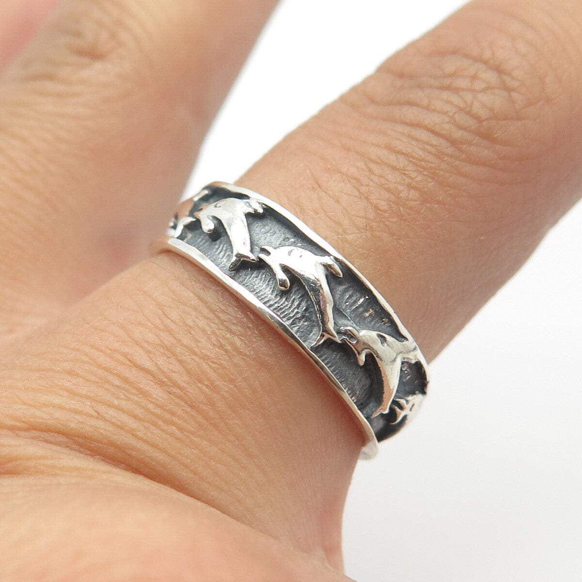 925 Sterling Silver Vintage Friendly Dolphin Band Ring Size 8