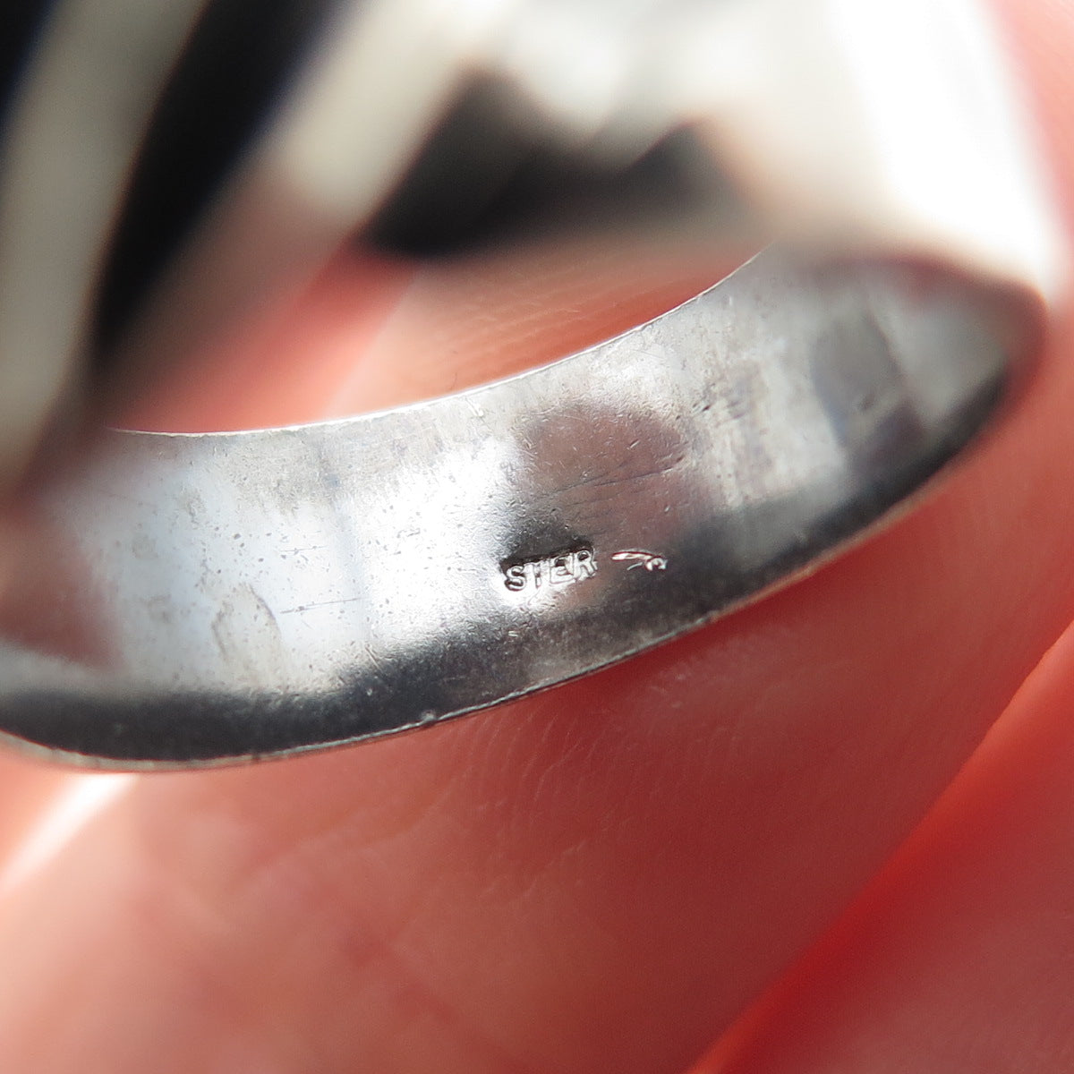 925 Sterling Silver Vintage Modernist Ribbed Oxidized Ring Size 7