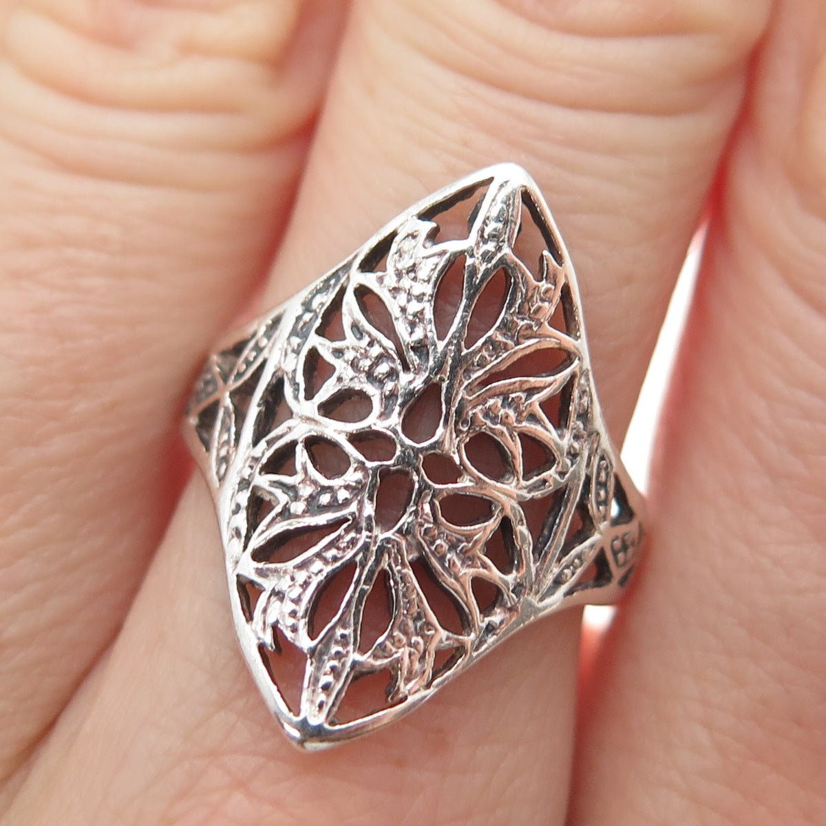 925 Sterling Silver Vintage Flower Oxidized Ring Size 8
