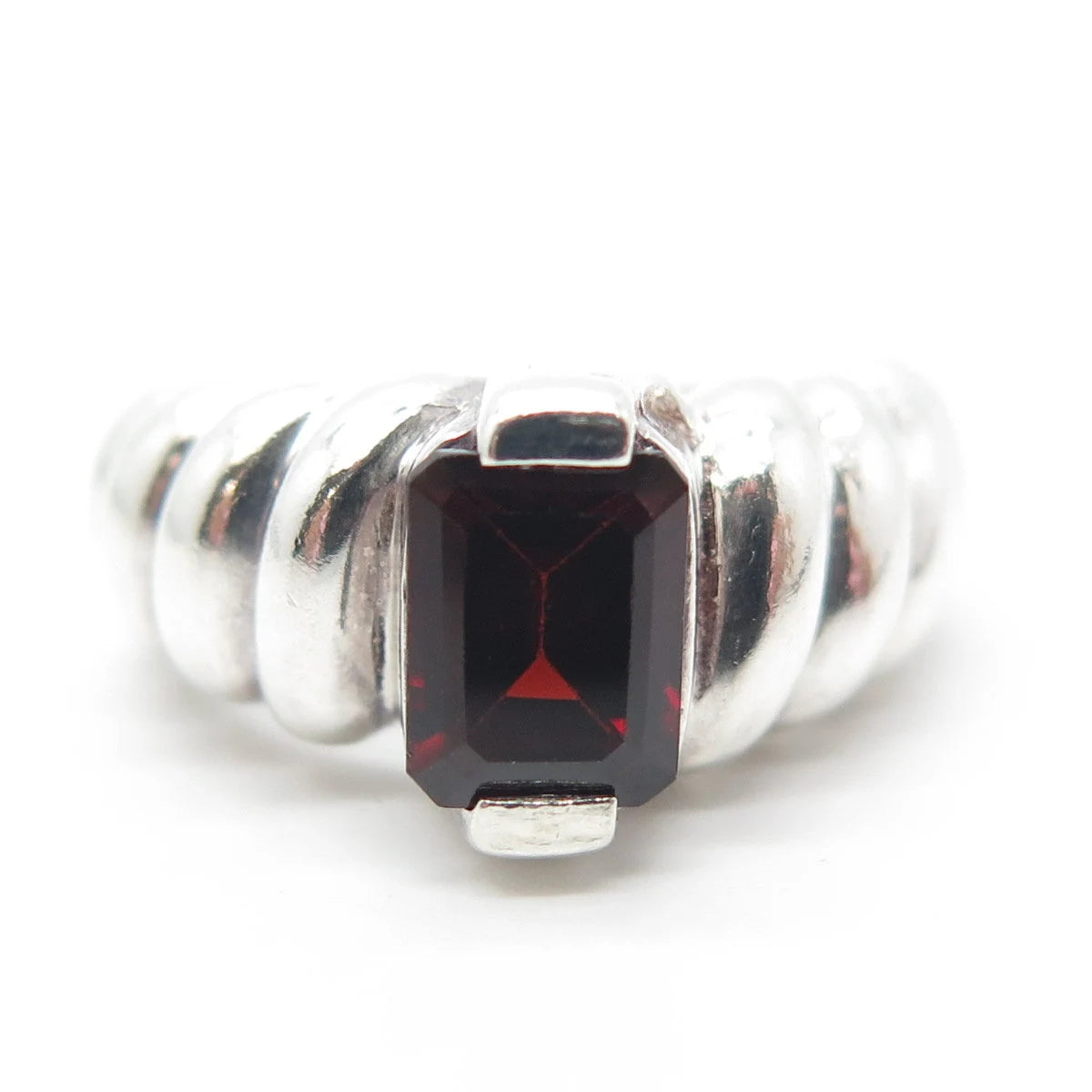 925 Sterling Silver Vintage Chapal-Zenray Red Garnet Puffy Ribbed Ring Size 6.75