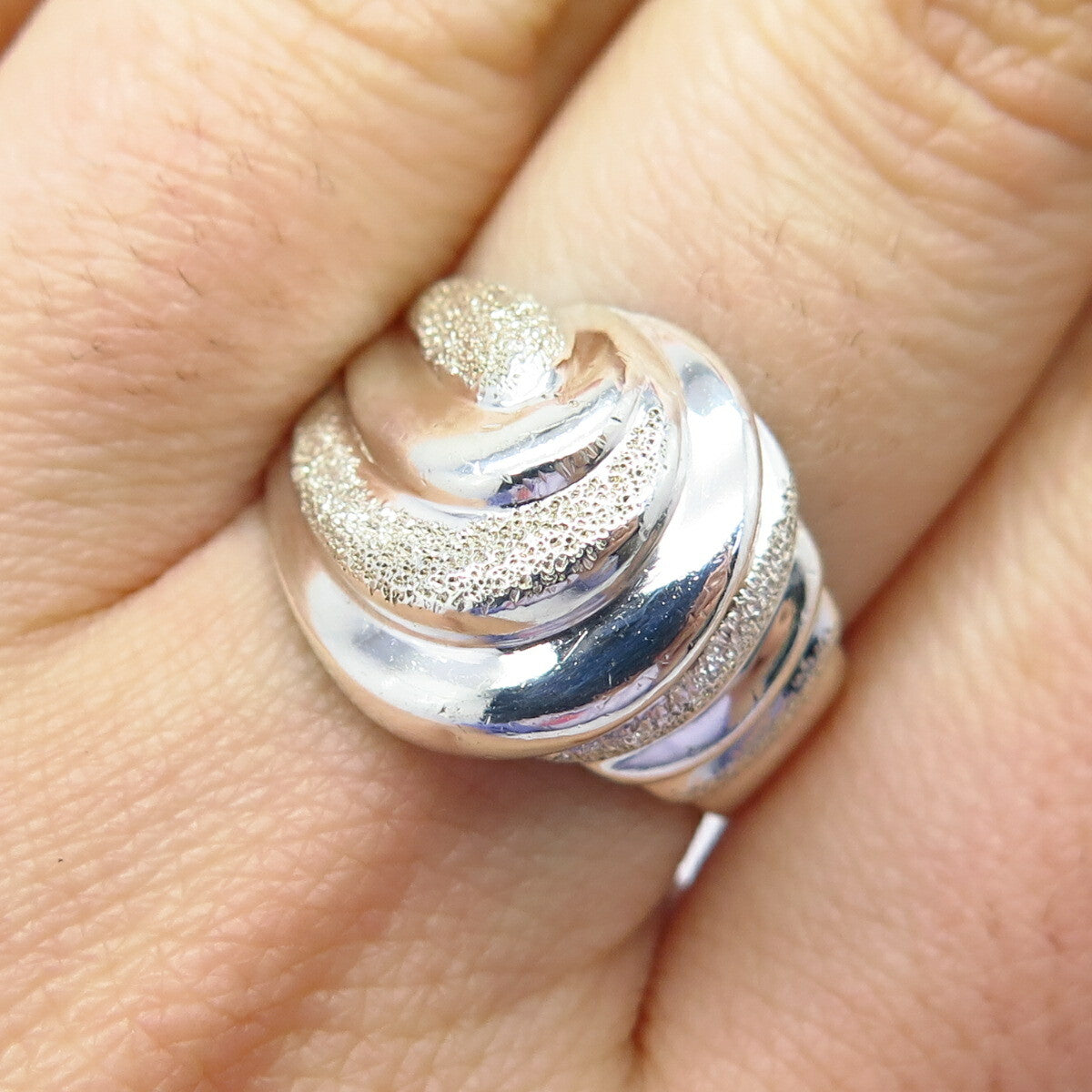 925 Sterling Silver Ribbed Ring Size 8