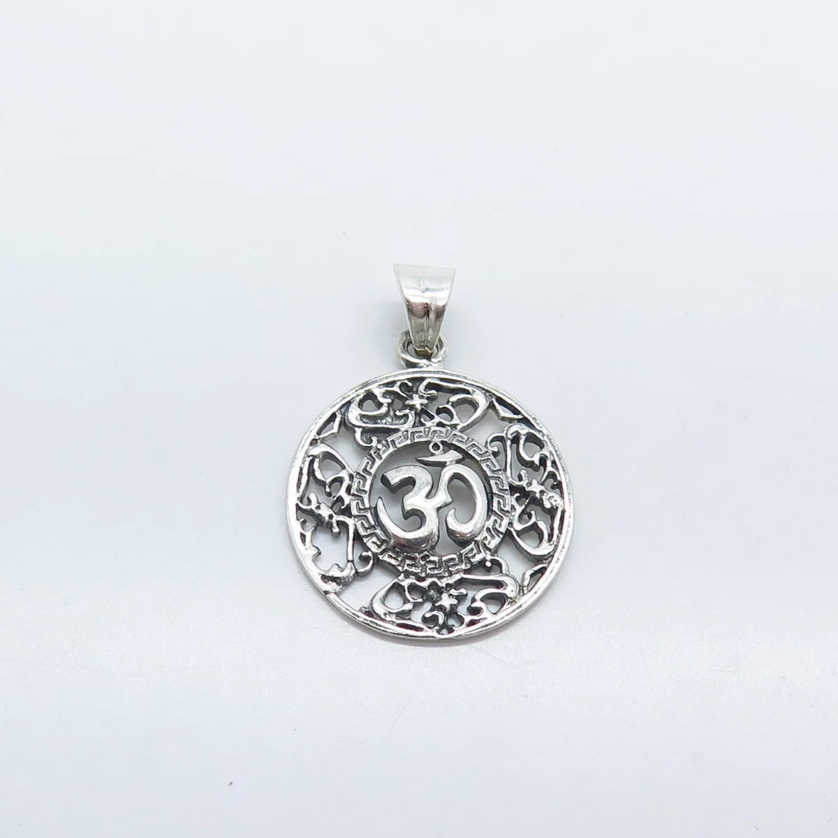 925 Sterling Silver Vintage Om Mantra Round Pendant