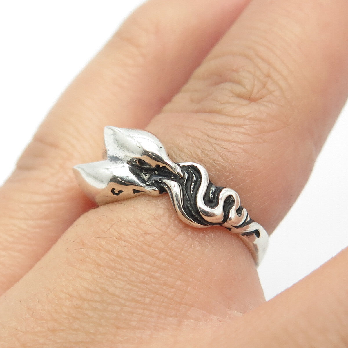 925 Sterling Silver Vintage Friendly Dolphin Ring Size 5.5