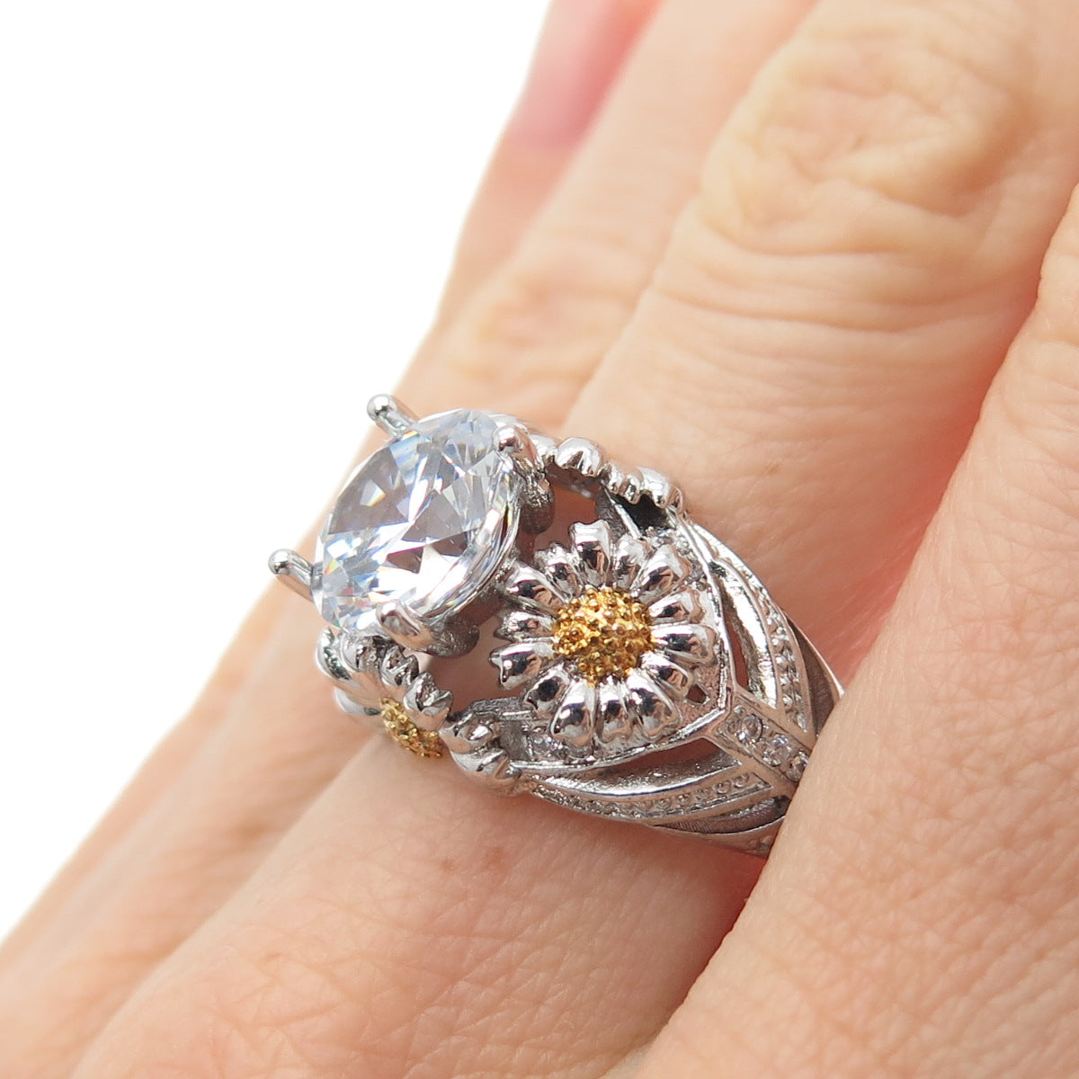 925 Sterling Silver 2-Tone Round-Cut C Z Daisy Flower Ring Size 8.25