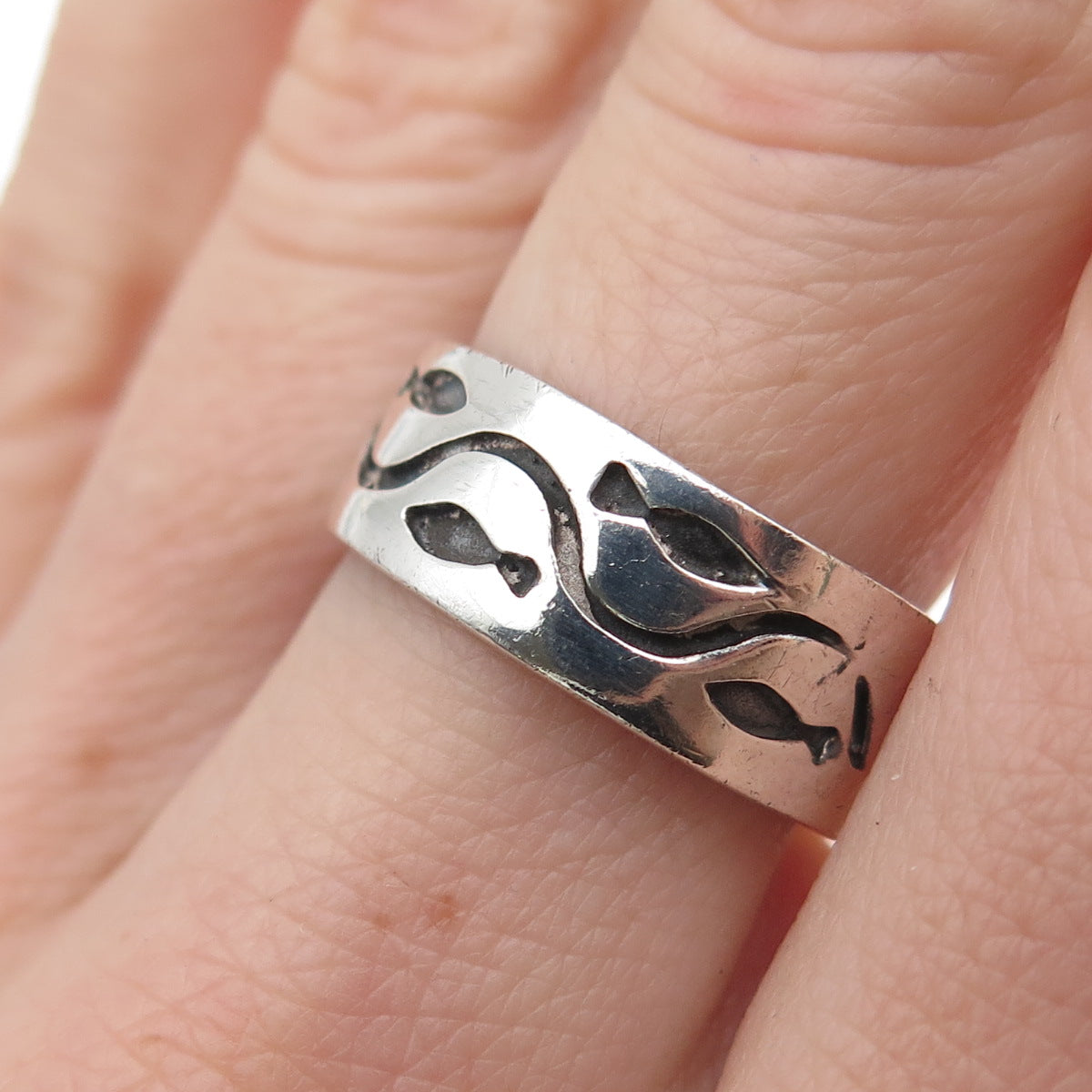 925 Sterling Silver Vintage Fish Oxidized Band Ring Size 7.75