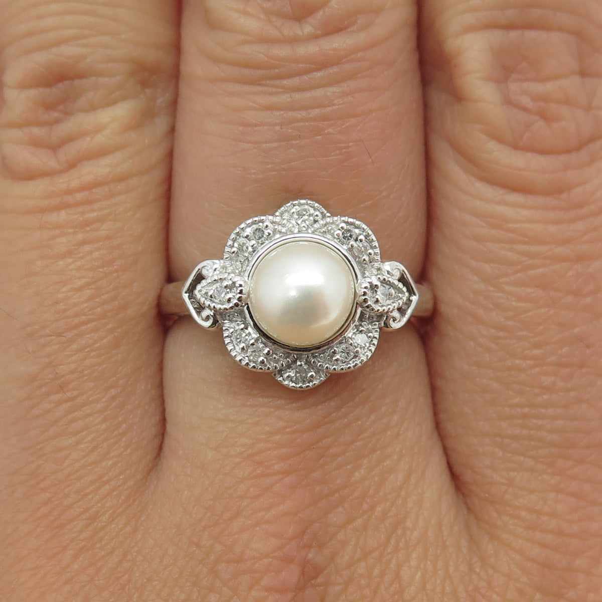 ALWAND VAHAN Sterling Silver Real Round-Cut Diamond Pearl Flower Ring Size 6.75