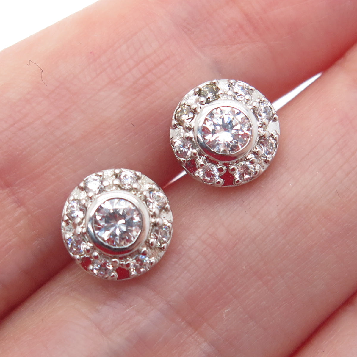 925 Sterling Silver Round-Cut Shaped C Z Sparkle Stud Earrings