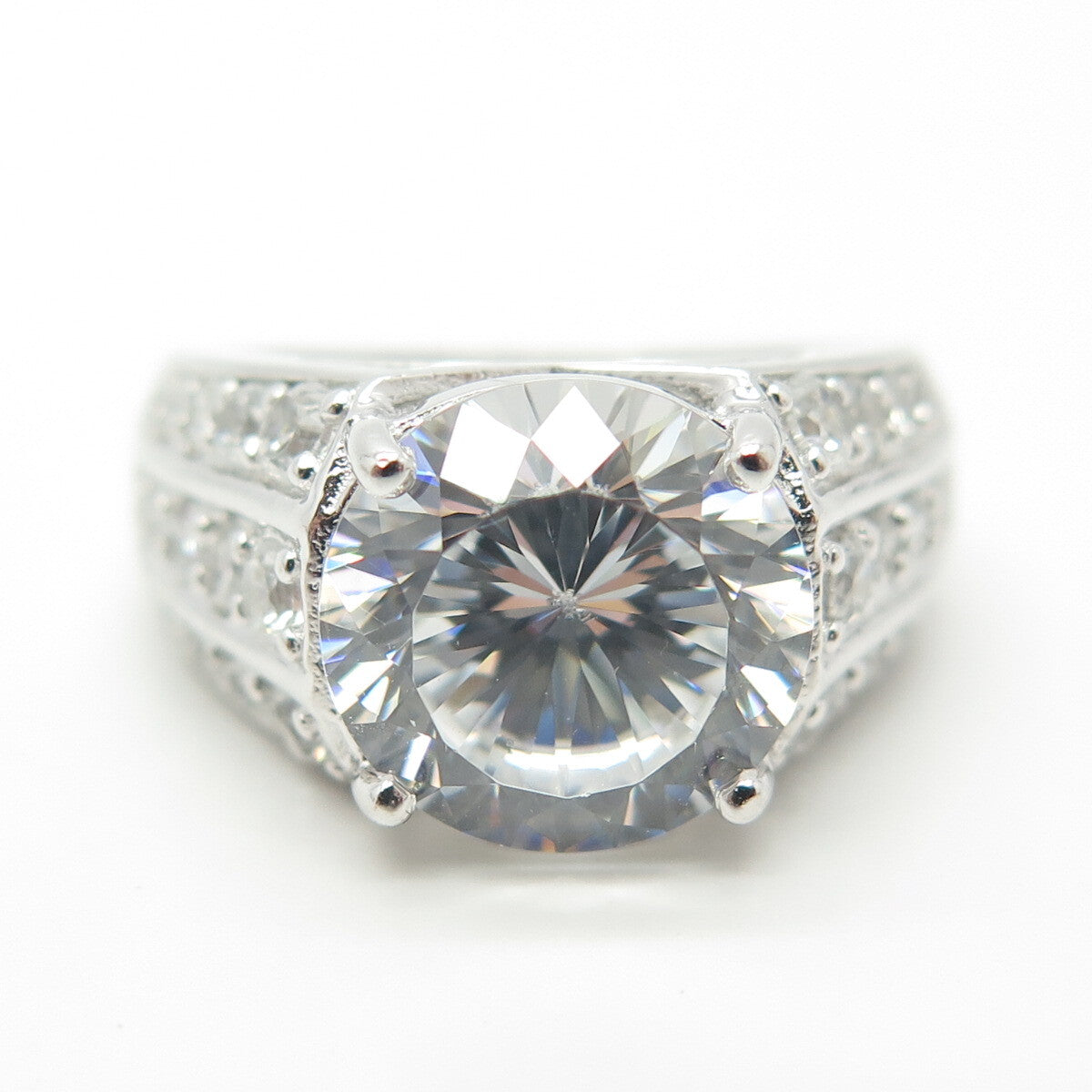 925 Sterling Silver Round-Cut Shaped C Z Engagement Ring Size 5.25
