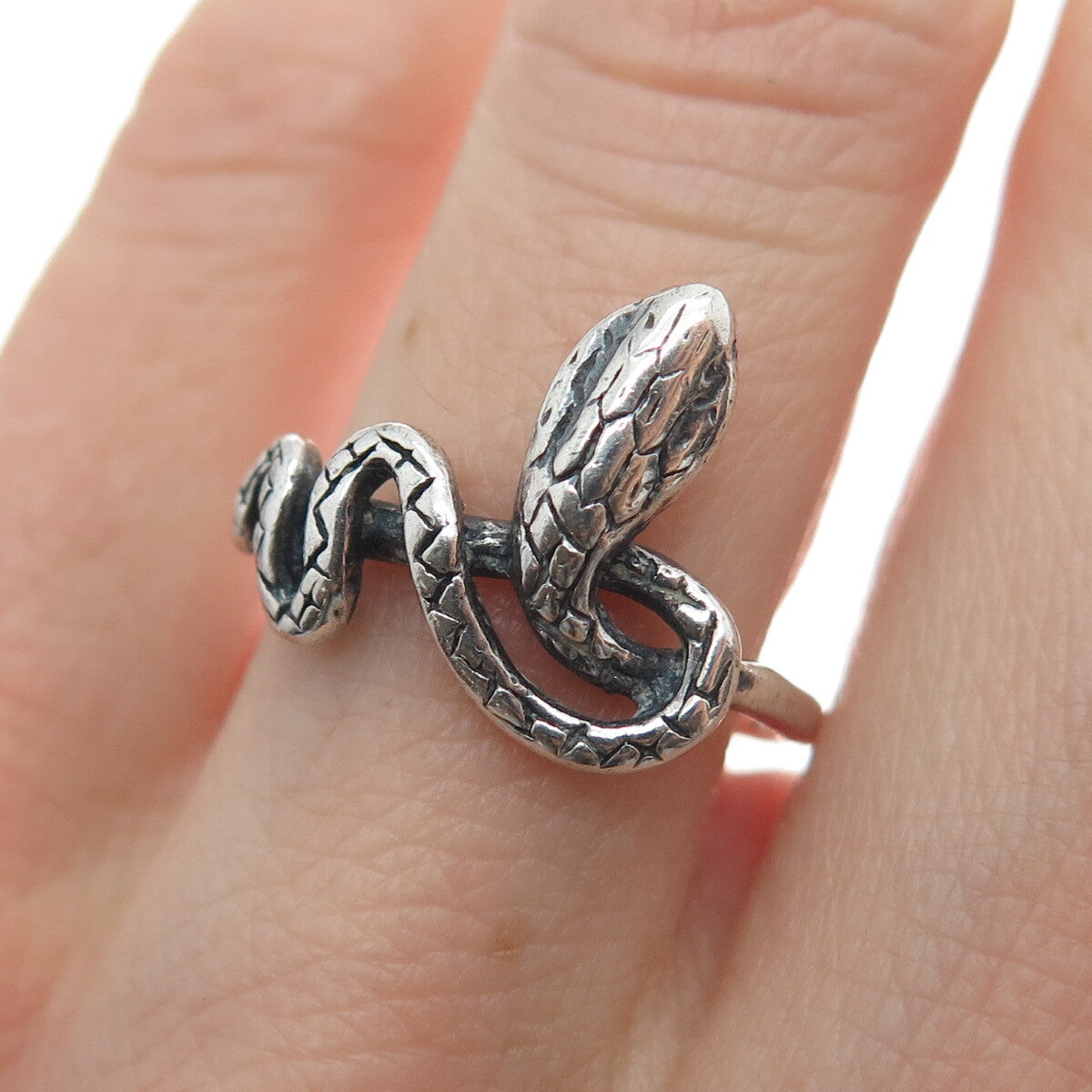 925 Sterling Silver Vintage Snake Oxidized Ring Size 6 (repair / cracked shank)