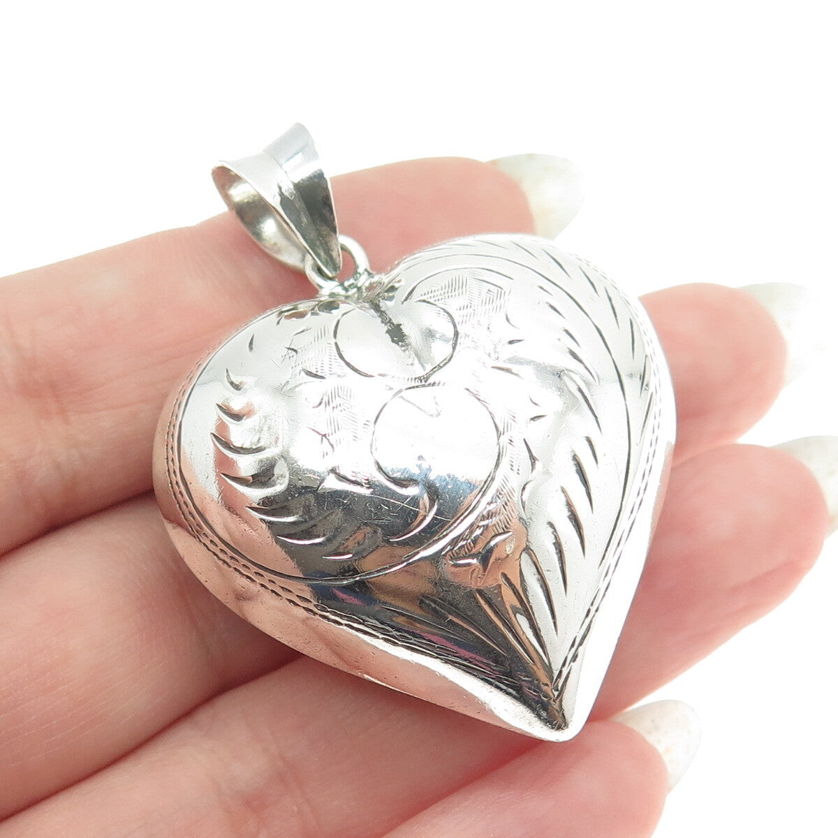 CHAPAL ZENRAY 925 Sterling Silver Vintage Engraved Puffy Heart Pendant