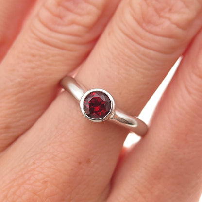 925 Sterling Silver Vintage Real Round-Cut Red Garnet Ring Size 7.25