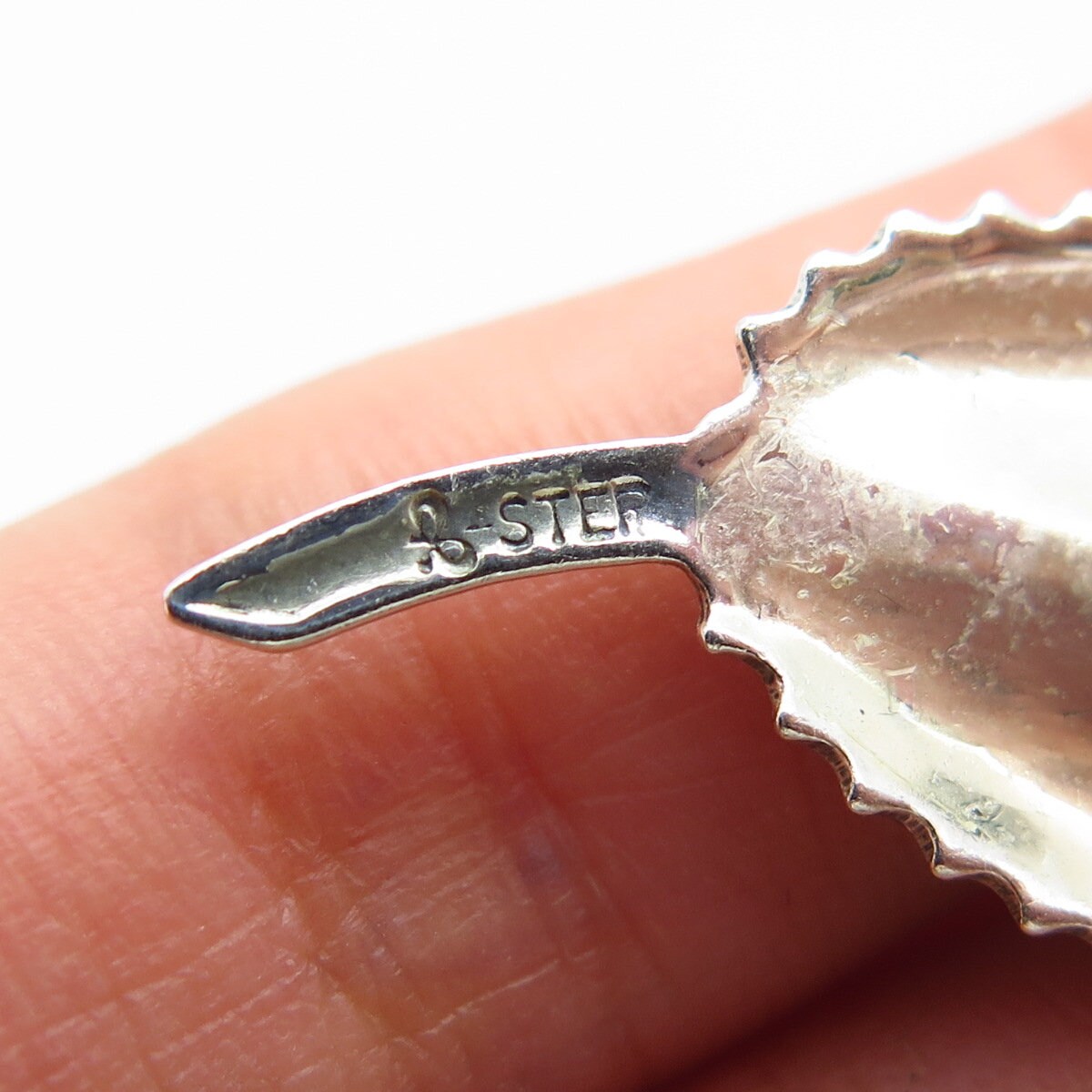 925 Sterling Silver Vintage Beaded Leaf Pin Brooch