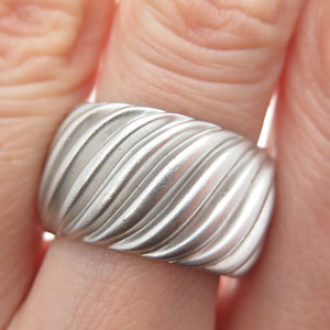 SX SALLY C 925 Sterling Silver Vintage Modernist Wavy Ribbed Band Ring Size 7