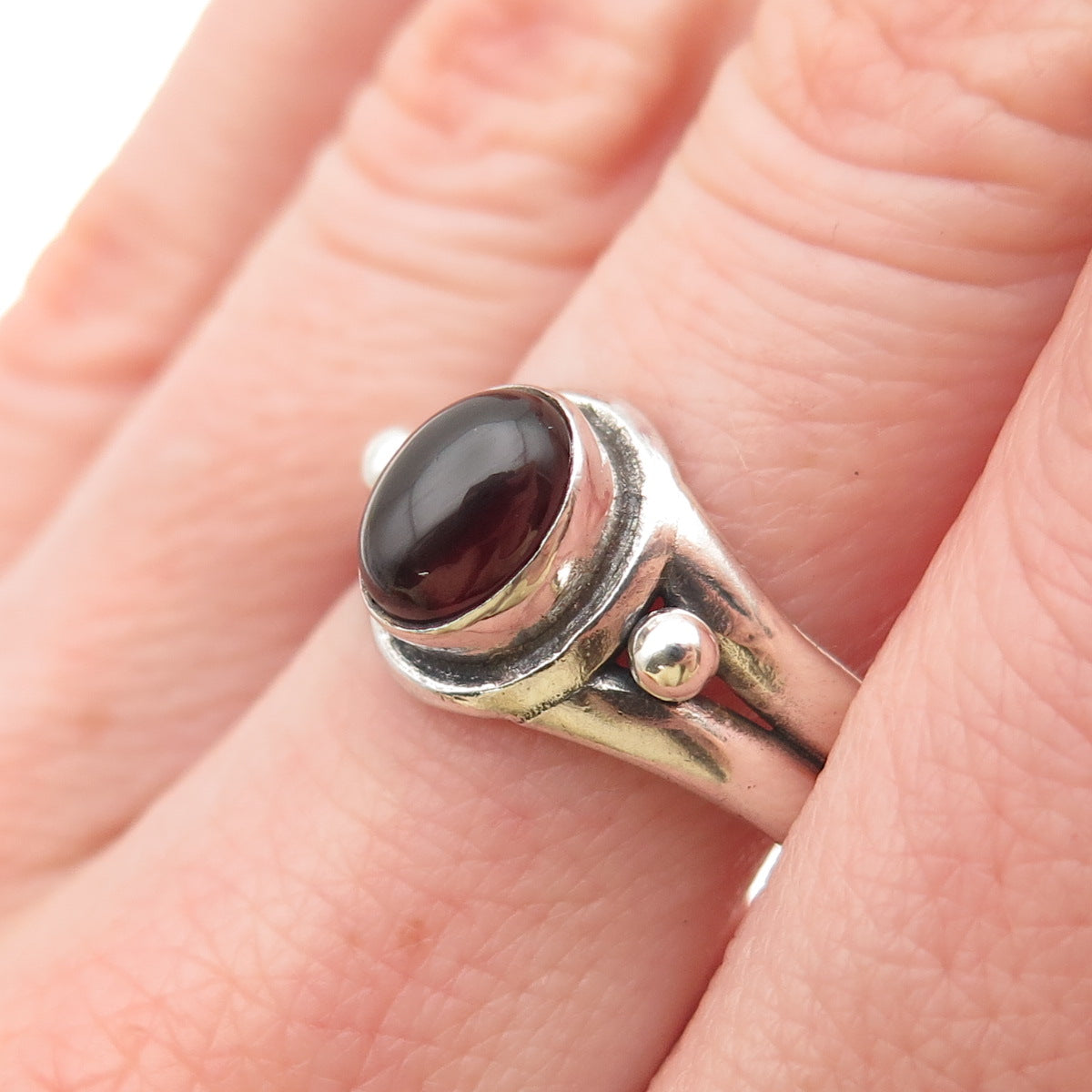 925 Sterling Silver Vintage Real Red Garnet Modernist Oxidized Ring Size 9