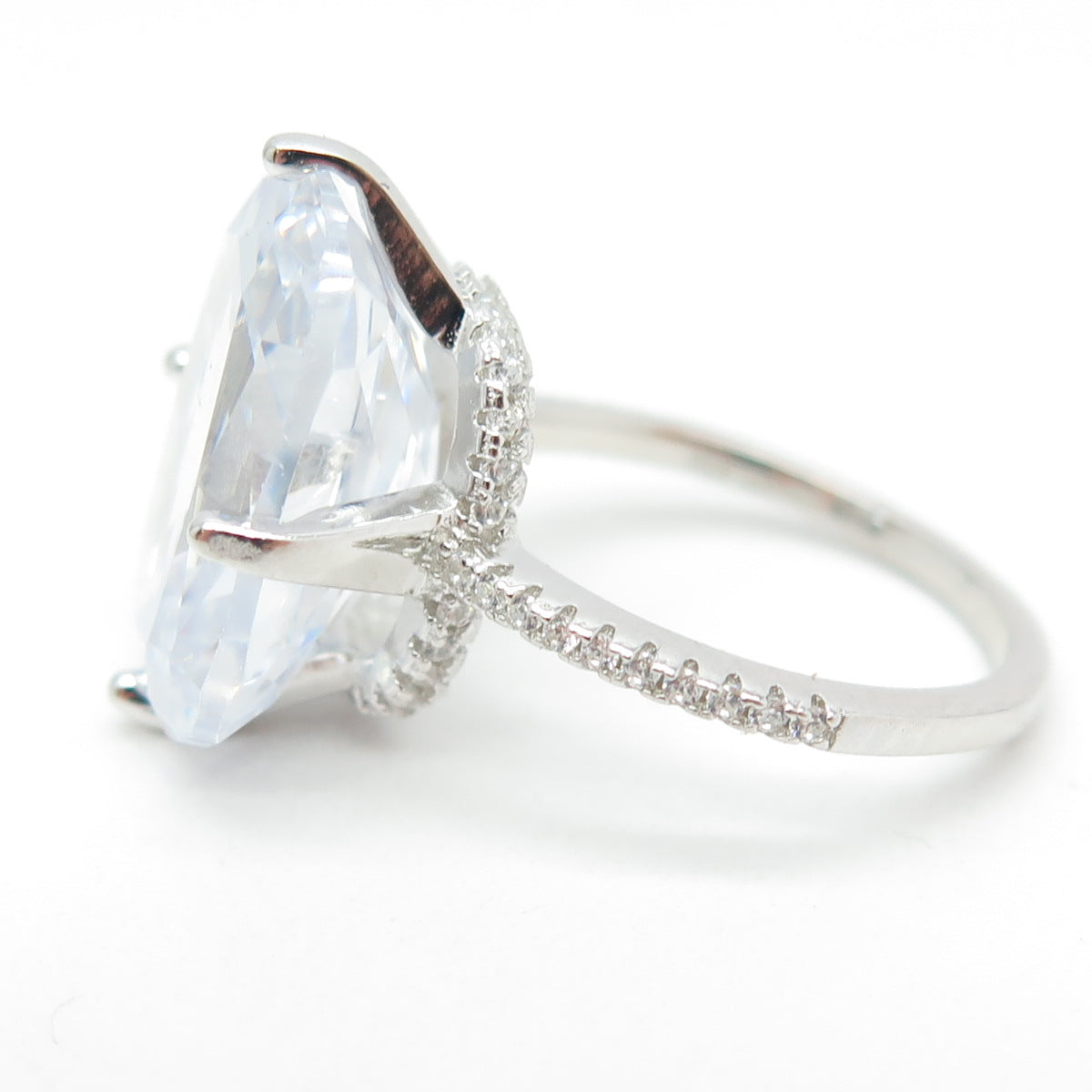 925 Sterling Silver Oval-Cut Shaped C Z Ring Size 6