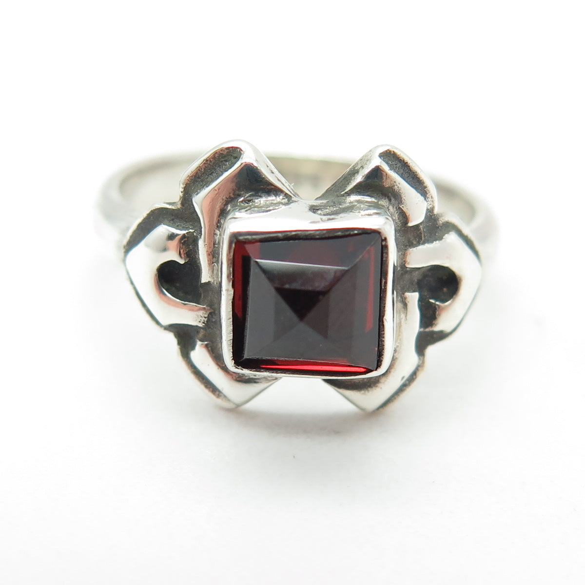 925 Sterling Silver Vintage Real Pyramid-Cut Red Garnet Modernist Ring Size 6.75