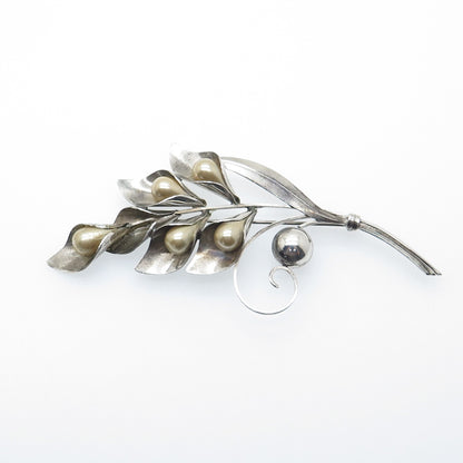 TRUART Sterling Silver Vintage Faux Pearl Calla Lily Flower Oxidized Pin Brooch