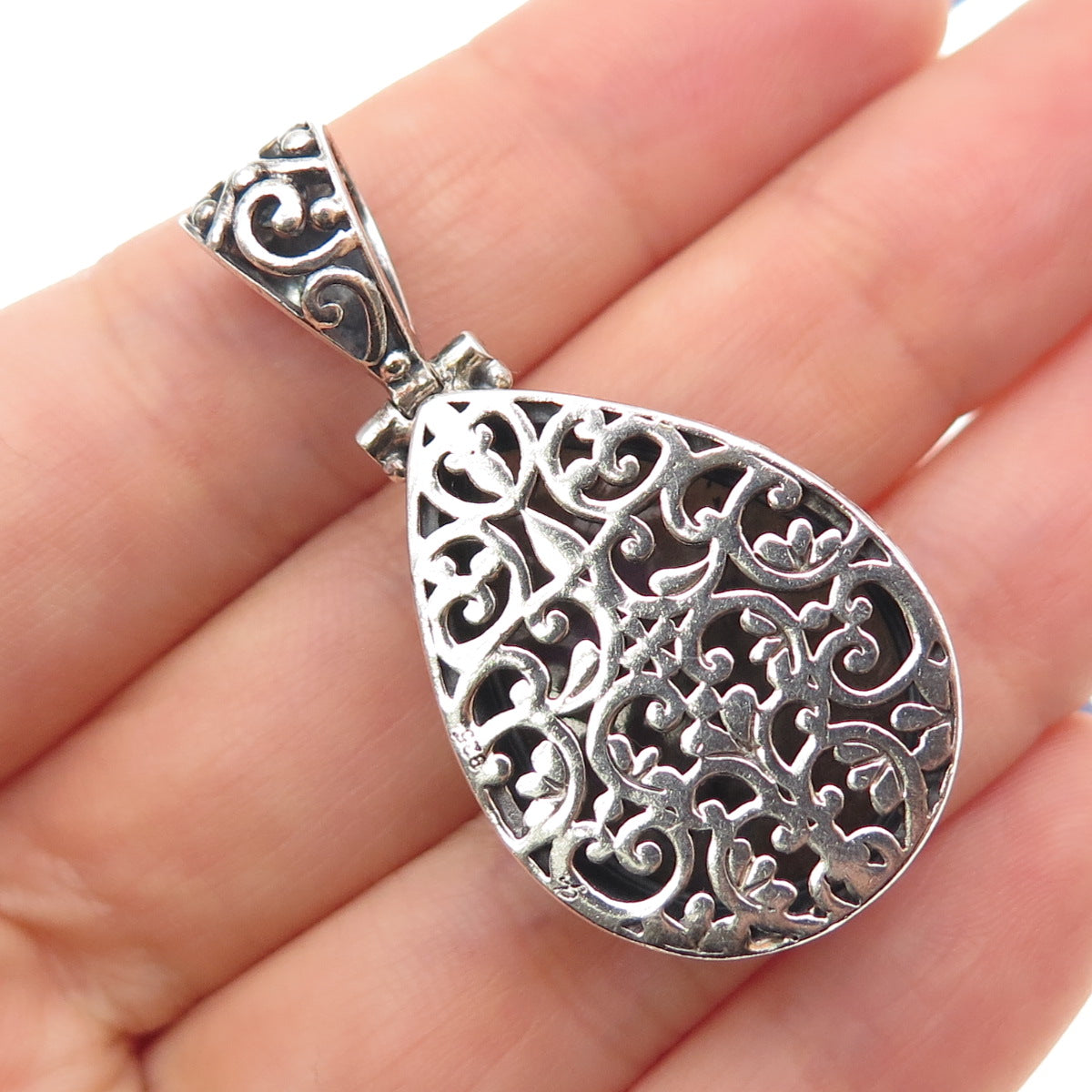 925 Sterling Silver Vintage Real Pear-Cut Labradorite Ornate Oxidized Pendant