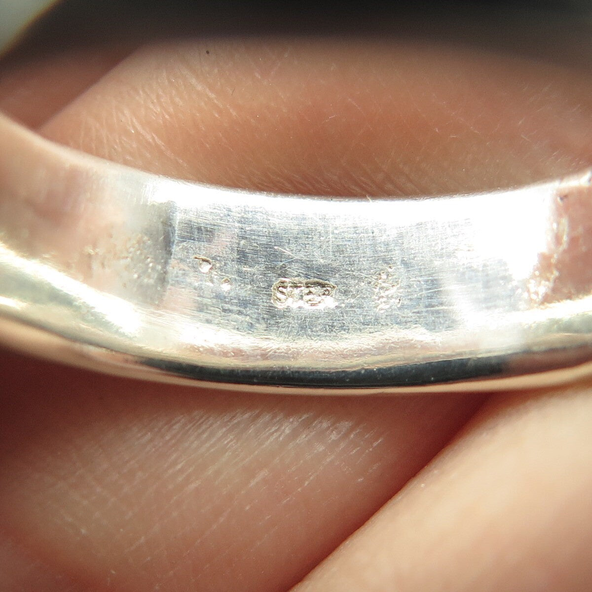 925 Sterling Silver Vintage Friendly Dolphin Band Ring Size 8