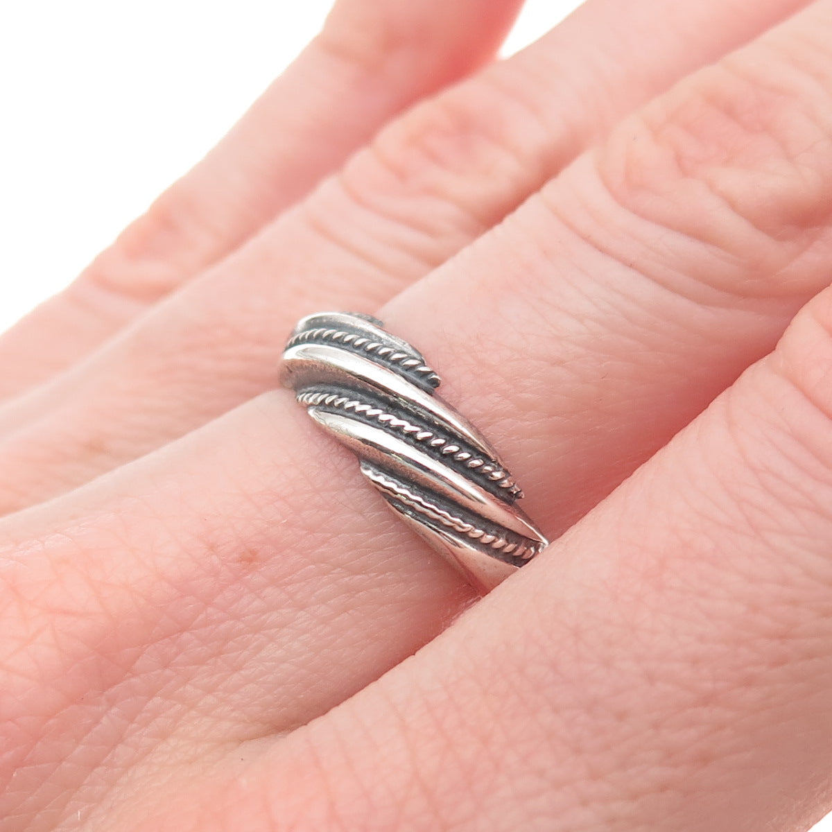 925 Sterling Silver Vintage European Modernist Ribbed Oxidized Ring Size 7