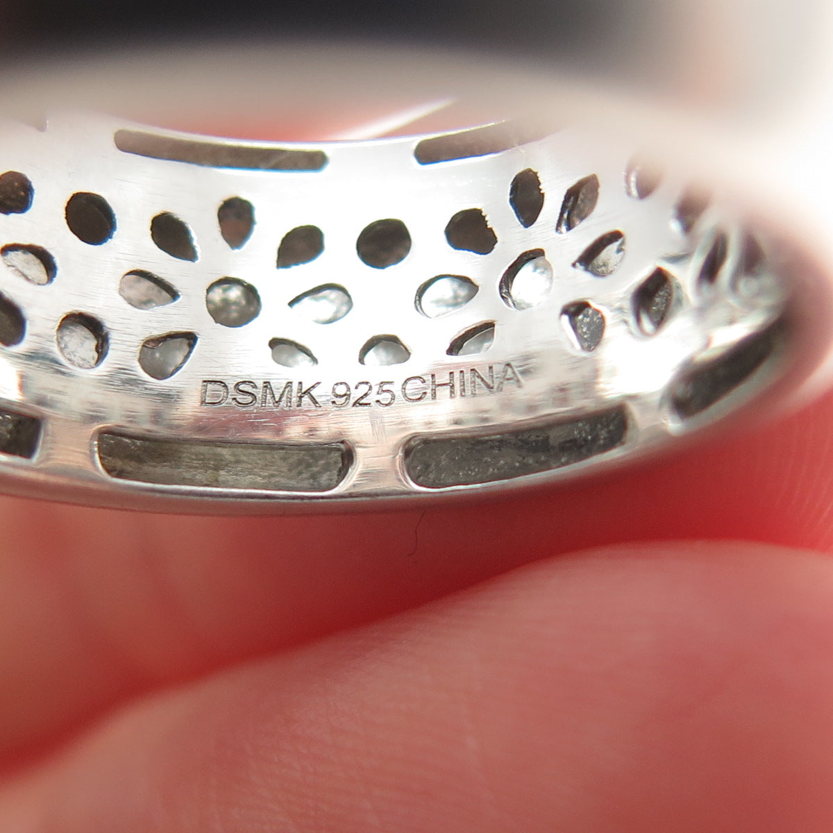 DSMK 925 Sterling Silver Round-Cut C Z Puffy Band Ring Size 7.75