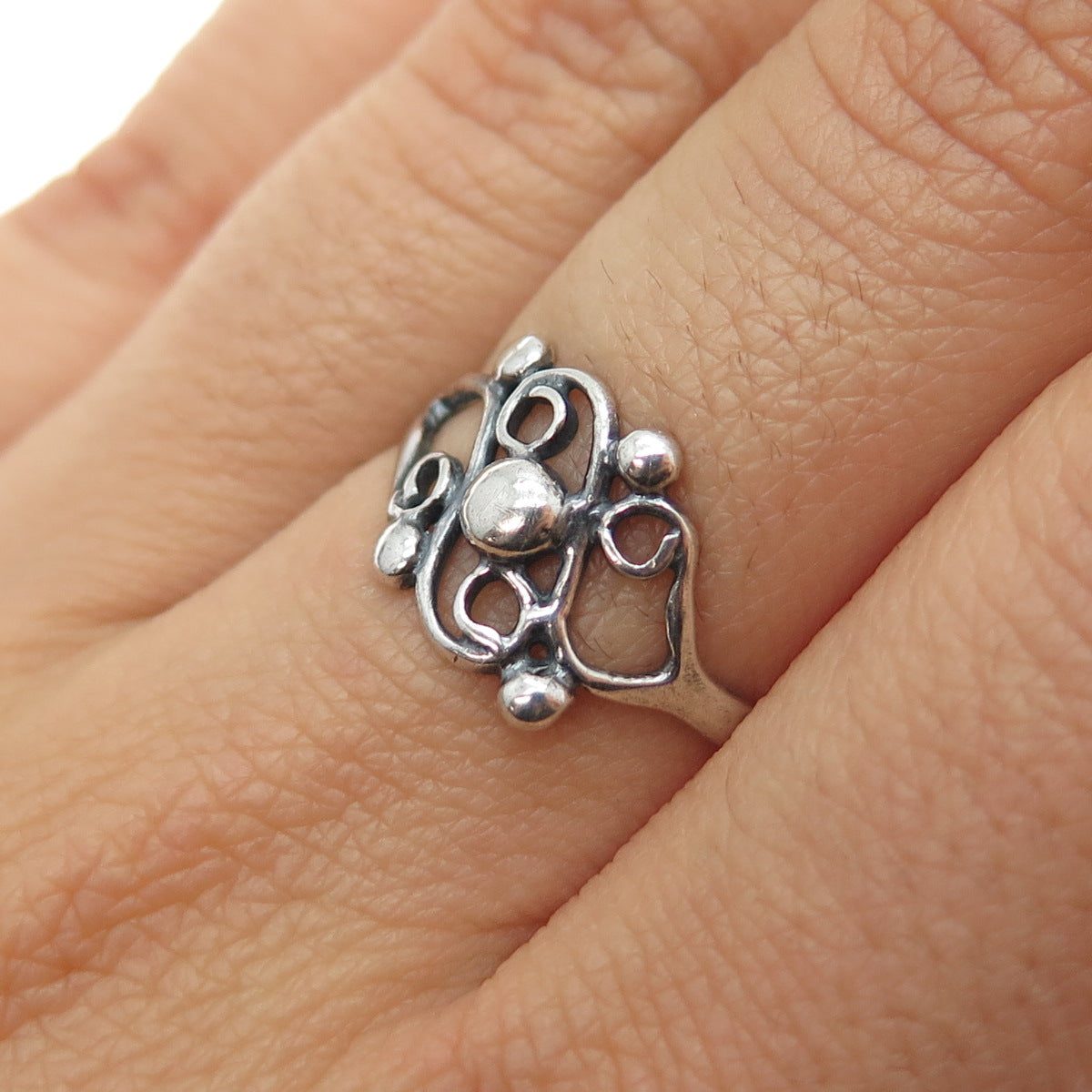 925 Sterling Silver Vintage Swirl Beaded Oxidized Ring Size 6.75