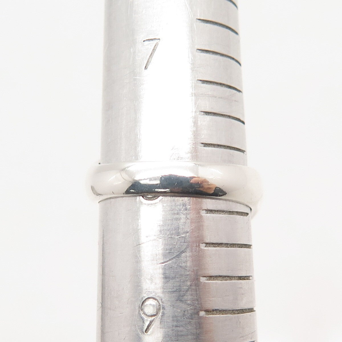925 Sterling Silver Vintage Ribbed Ring Size 8.25