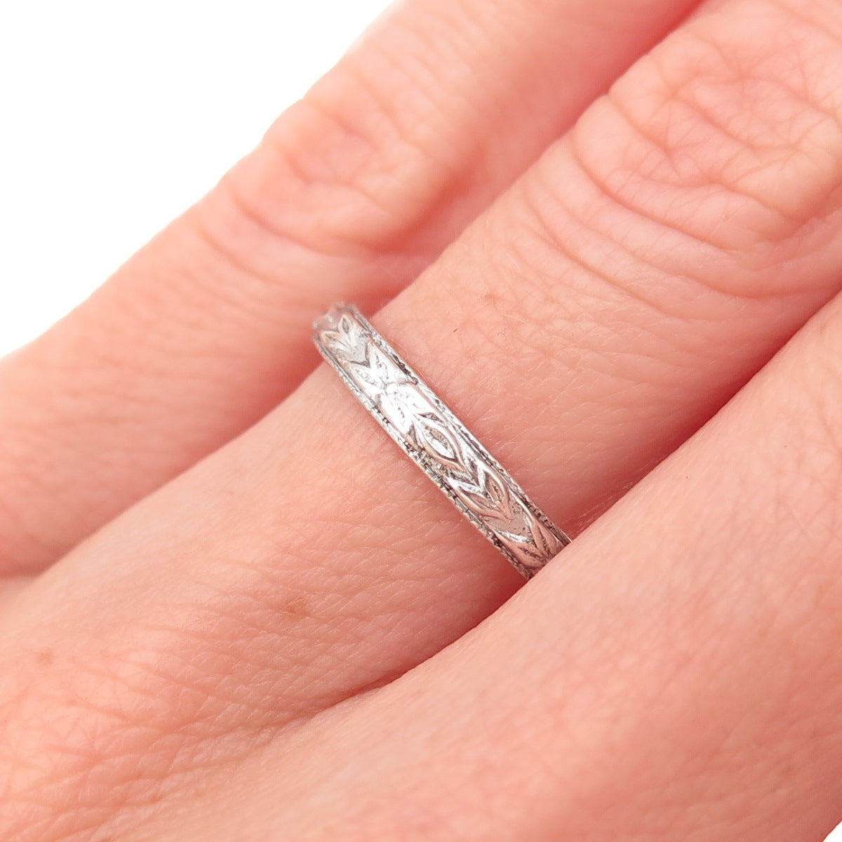925 Sterling Silver Antique Art Deco Floral Oxidized Band Ring Size 5